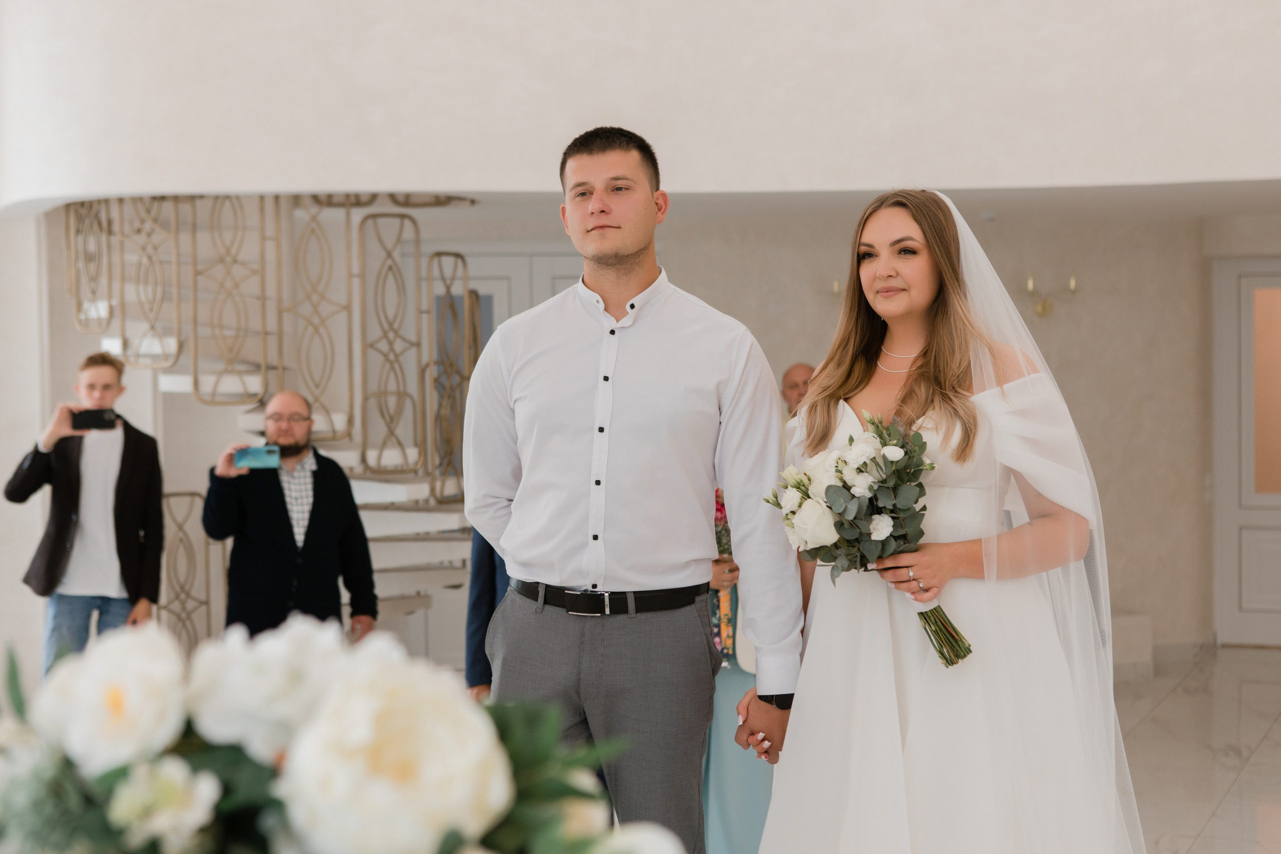 Отдел ЗАГС Администрации Фрунзенского района. Видеосъемка и фотосъемка свадеб. Фотограф и оператор на свадьбу. Видеосъемка подкастов, собственная видео-фотостудии. Предметная фотосъемка