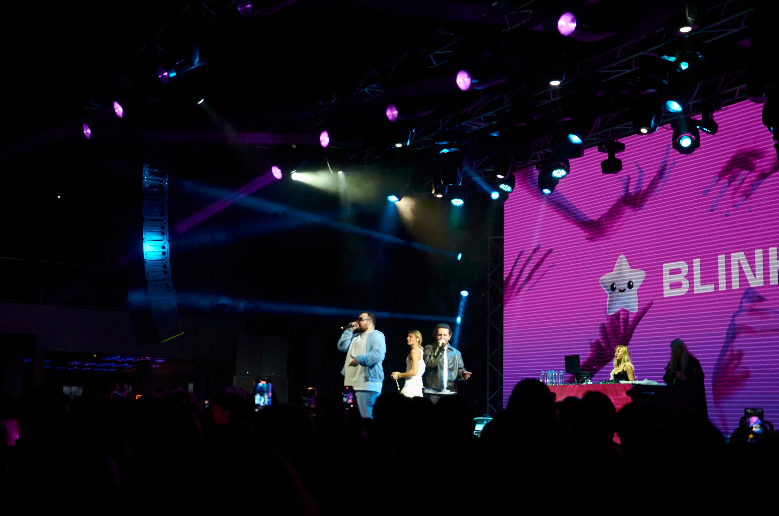 Blink/ nleeei, unique, artem shilovets. Главная