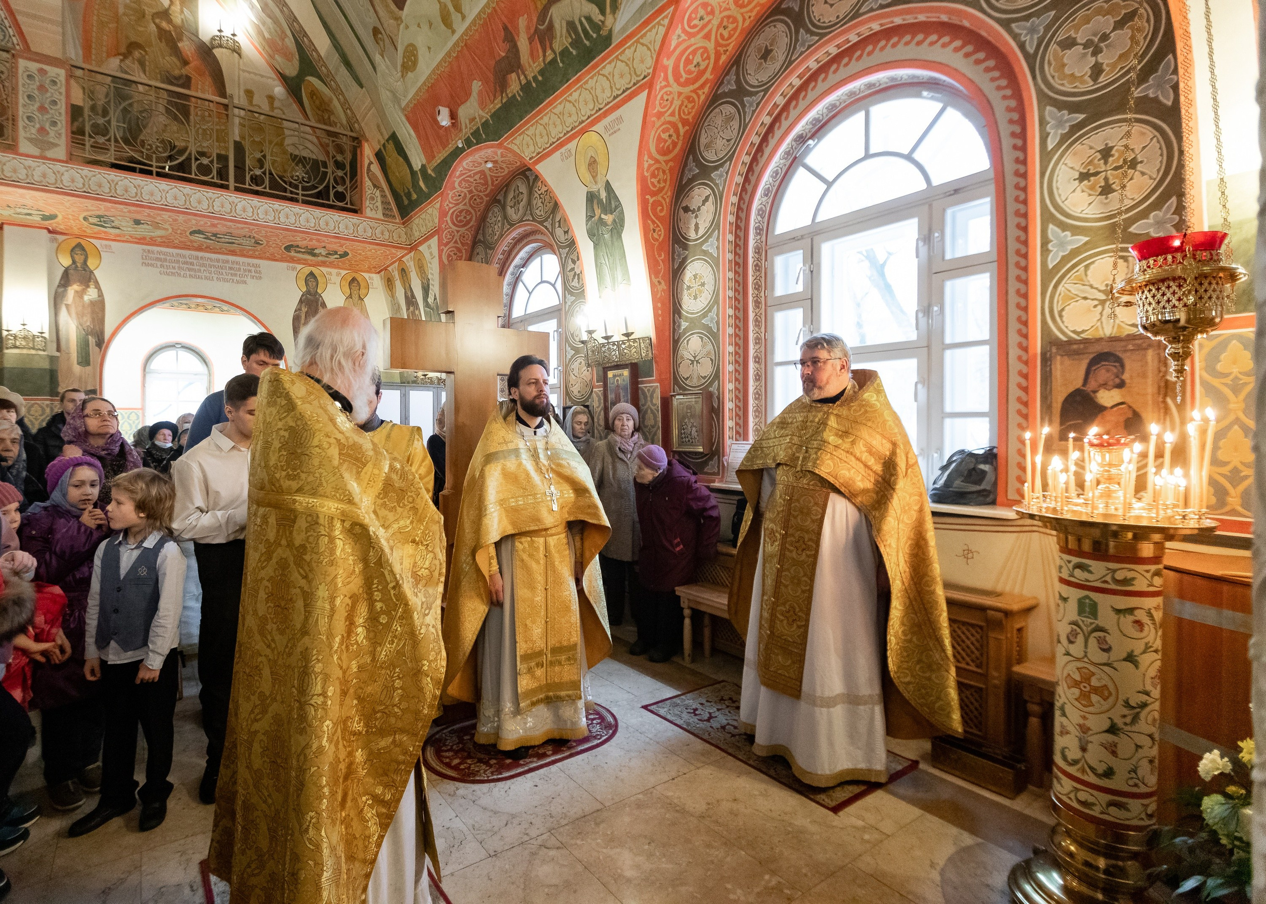 Праздничное богослужение Святителю Николаю 19 декабря. Интерьерный фотограф в Москве Роман Потапов