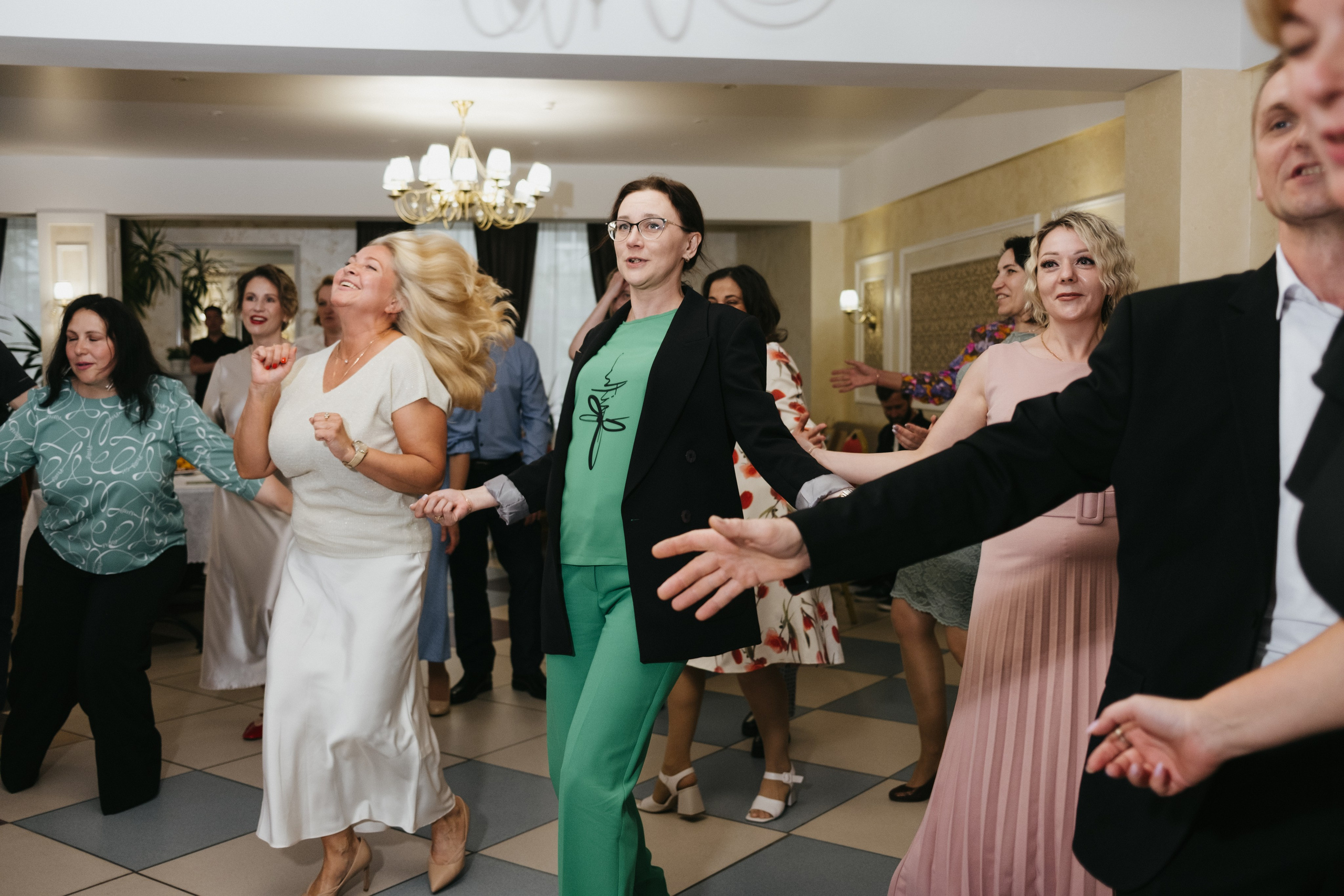 Выпускной 11 класс школы № 30. Свадебный и репортажной фотограф Денис Ожигин в Краснодаре и Краснодарском крае