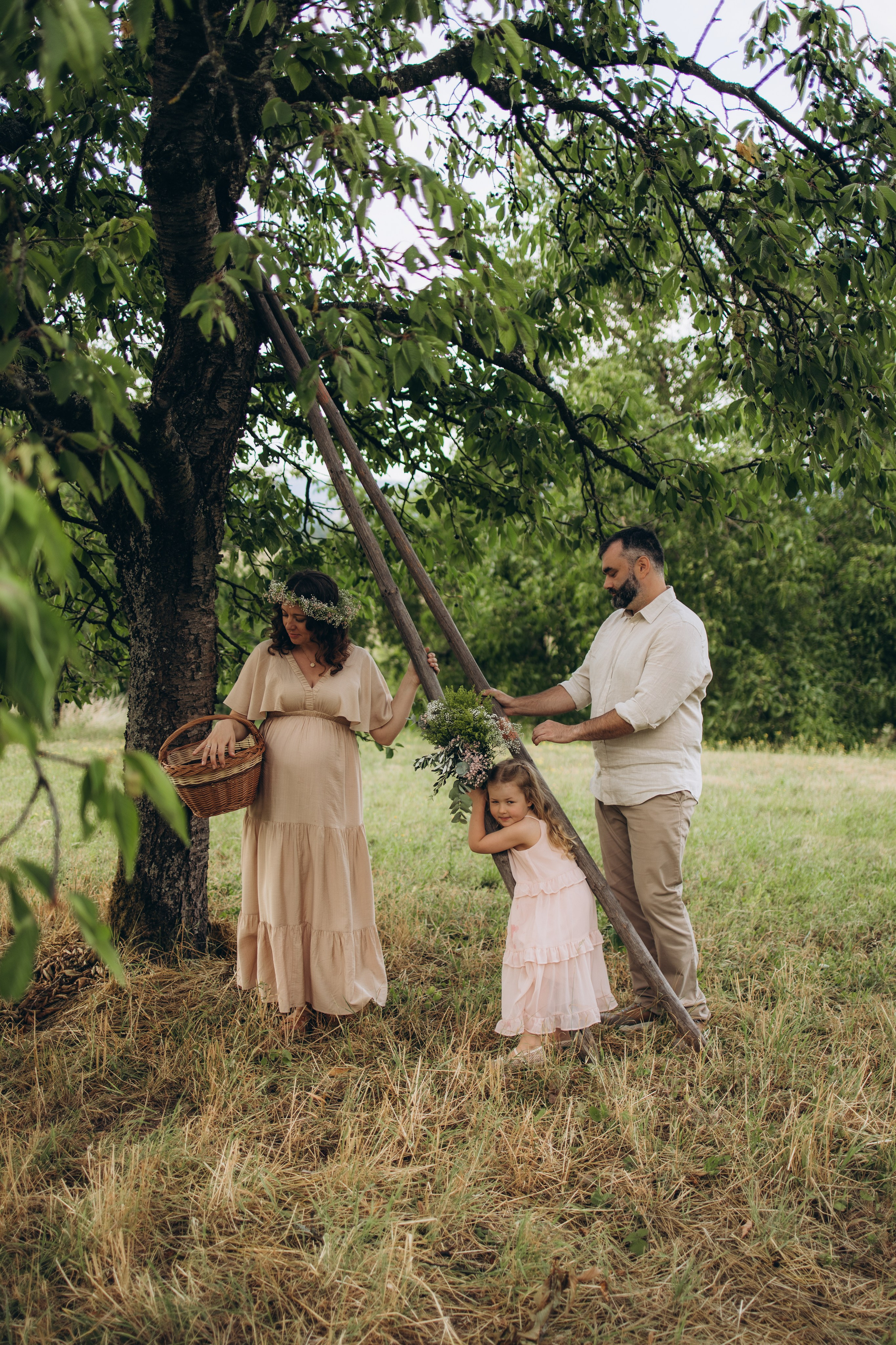 Babybauch-Shooting im Grünen. Fotografin in Erlangen, Nürnberg und Umgebung