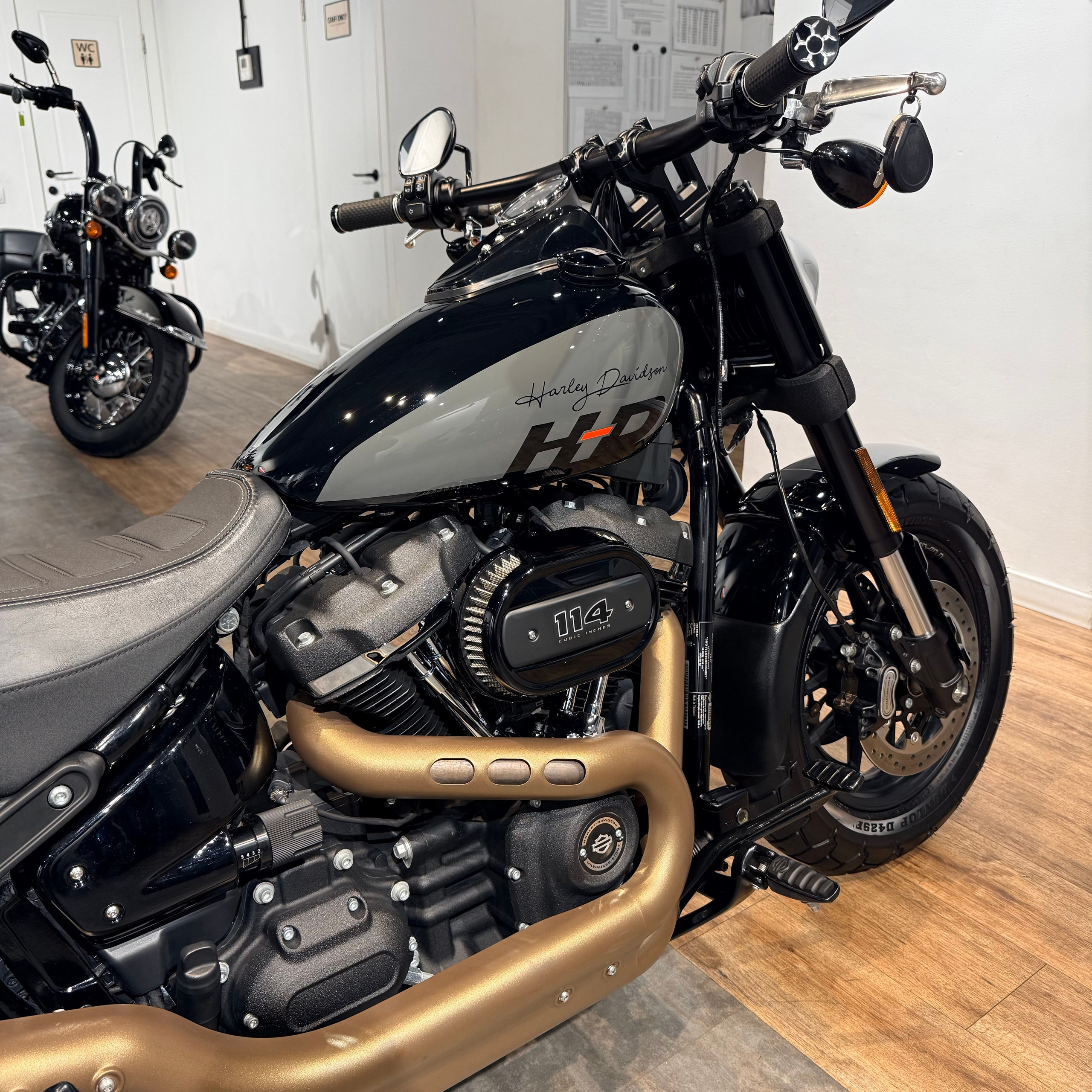 2023 HD FAT ВОВ 114 Vivid Black Nаrdо Gray (VIN *5НD*4007). Hello Davidson, Москва. Только хорошие мотоциклы…