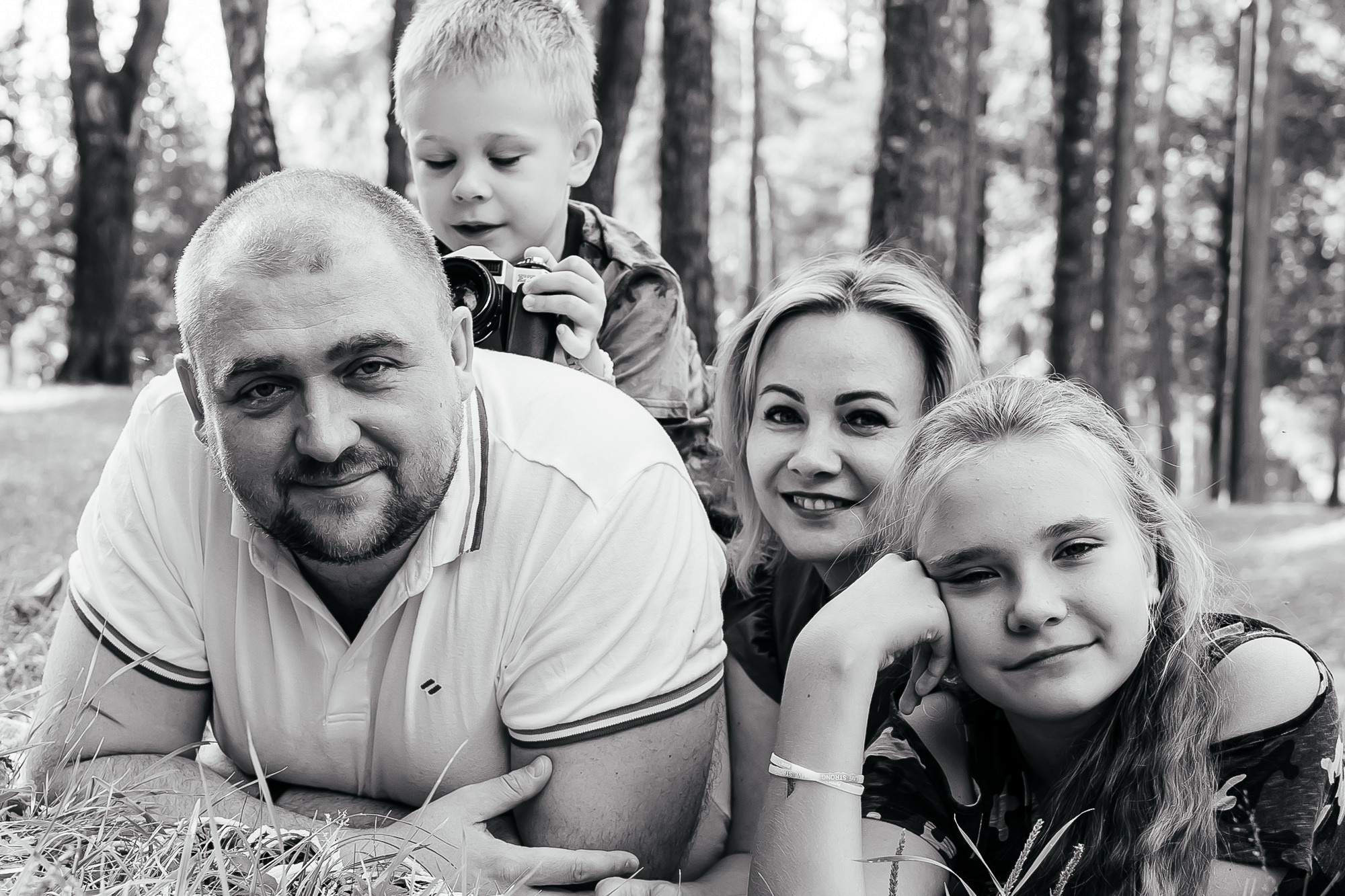 Летняя семейная фотосессия в парке. Фотограф Скворцов Дмитрий, Балашиха. Портреты, семейные съёмки