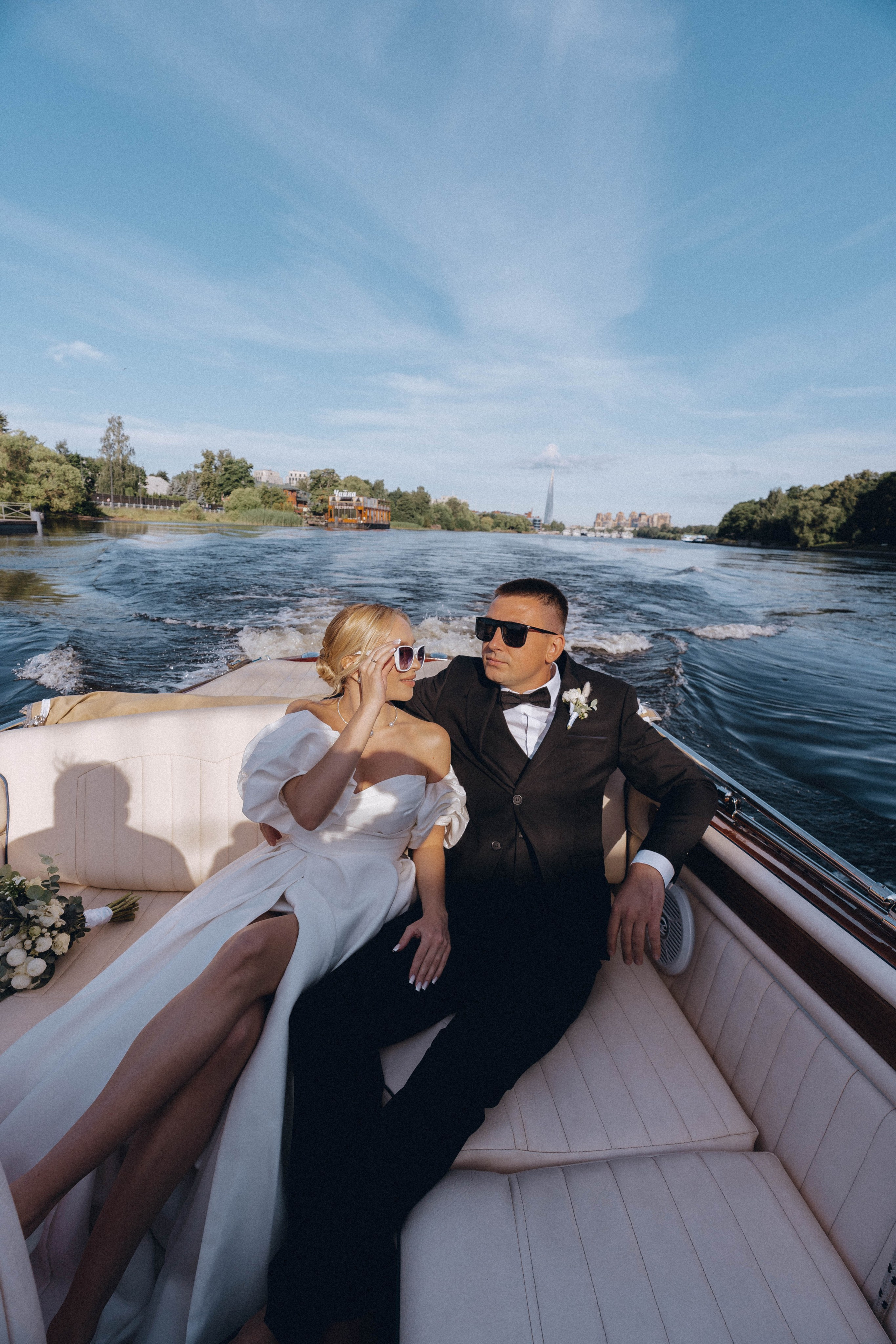 СВАДЕНБНАЯ СЬЕМКА НА КАТЕРЕ ПО КАНАЛАМ САНКТ-ПЕТЕРБУРГА И В АКВАТОРИИ НЕВЫ. Профессиональный фотограф, Санкт-Петербург — Виктория Богомолова