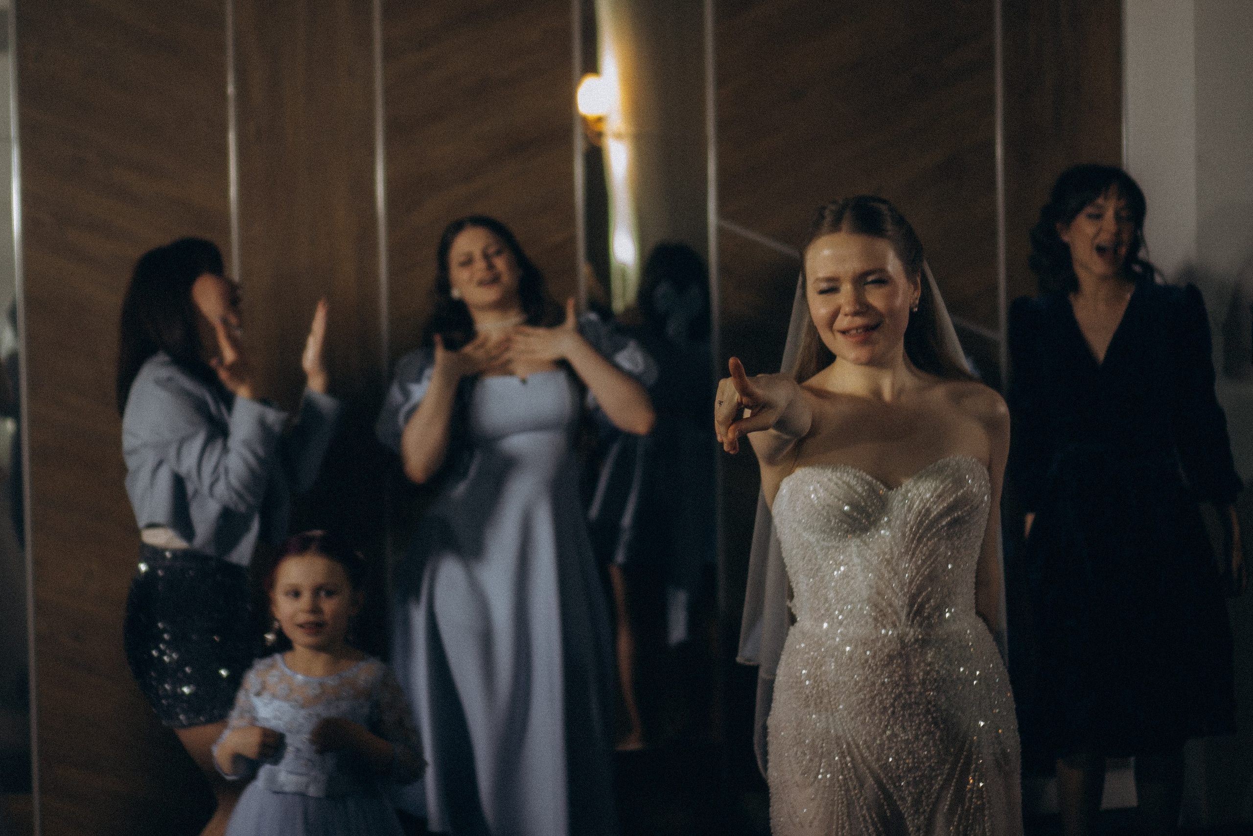 СВАДЕБНАЯ СЬЕМКА СБОРОВ В ОТЕЛЕ И ВЫЕЗД НА ЦЕРЕМОНИЮ (СНЯТО В СИБИРЕ В НИЖНЕВАРТОВСКЕ). Профессиональный фотограф, Санкт-Петербург — Виктория Богомолова