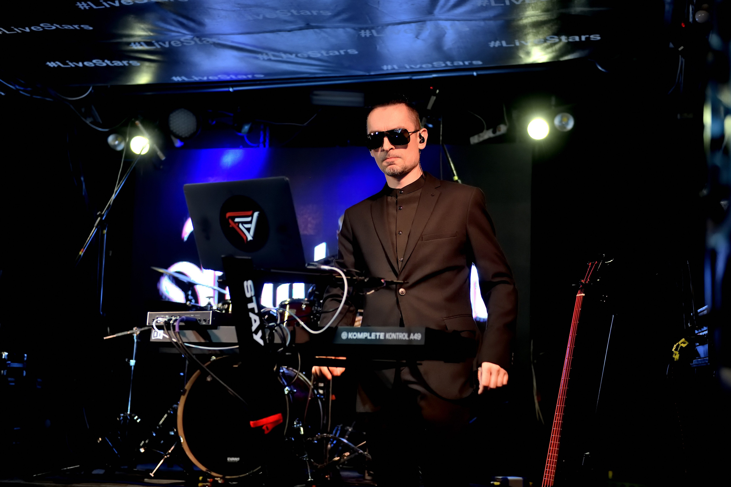 "Клавишник группы FATAL Aim на концерте" на фестивале. 