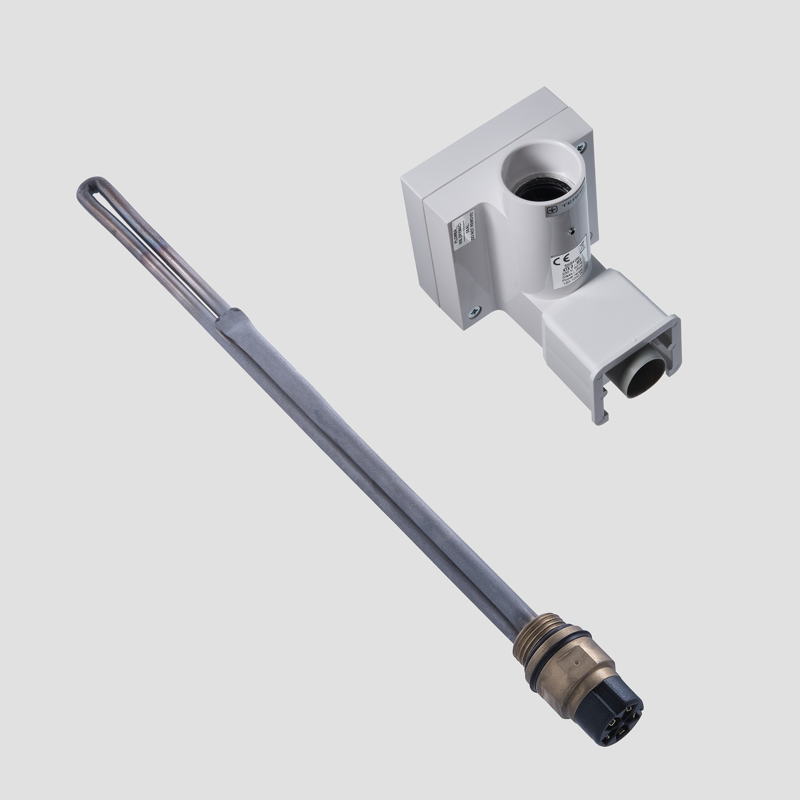 Предметные фотографии регуляторов и нагревателей для отопительных приборов