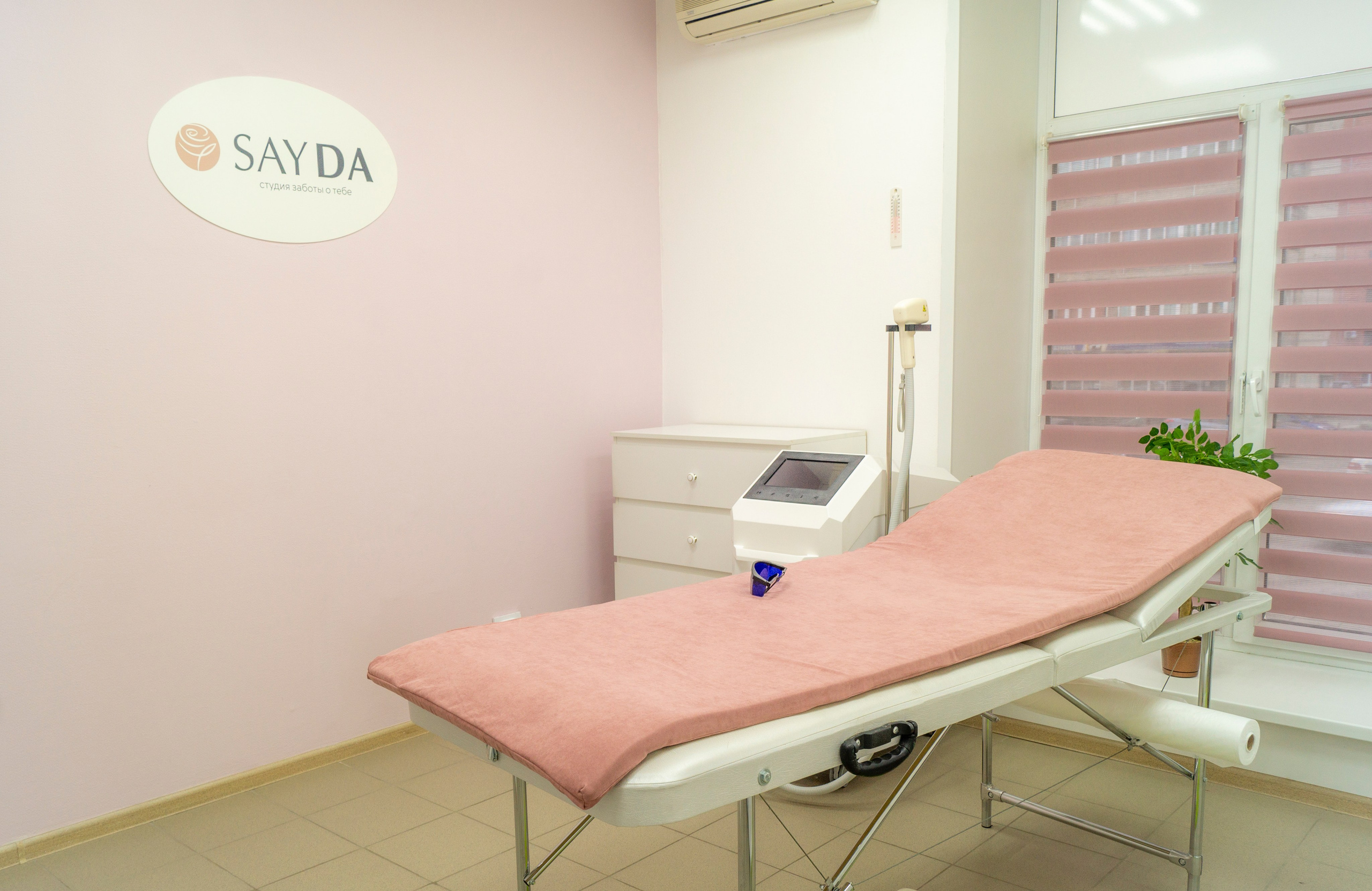 Съёмка в центре лазерной эпиляции. Интерьерный и портретный фотограф в Екатеринбурге Андрей Калинин