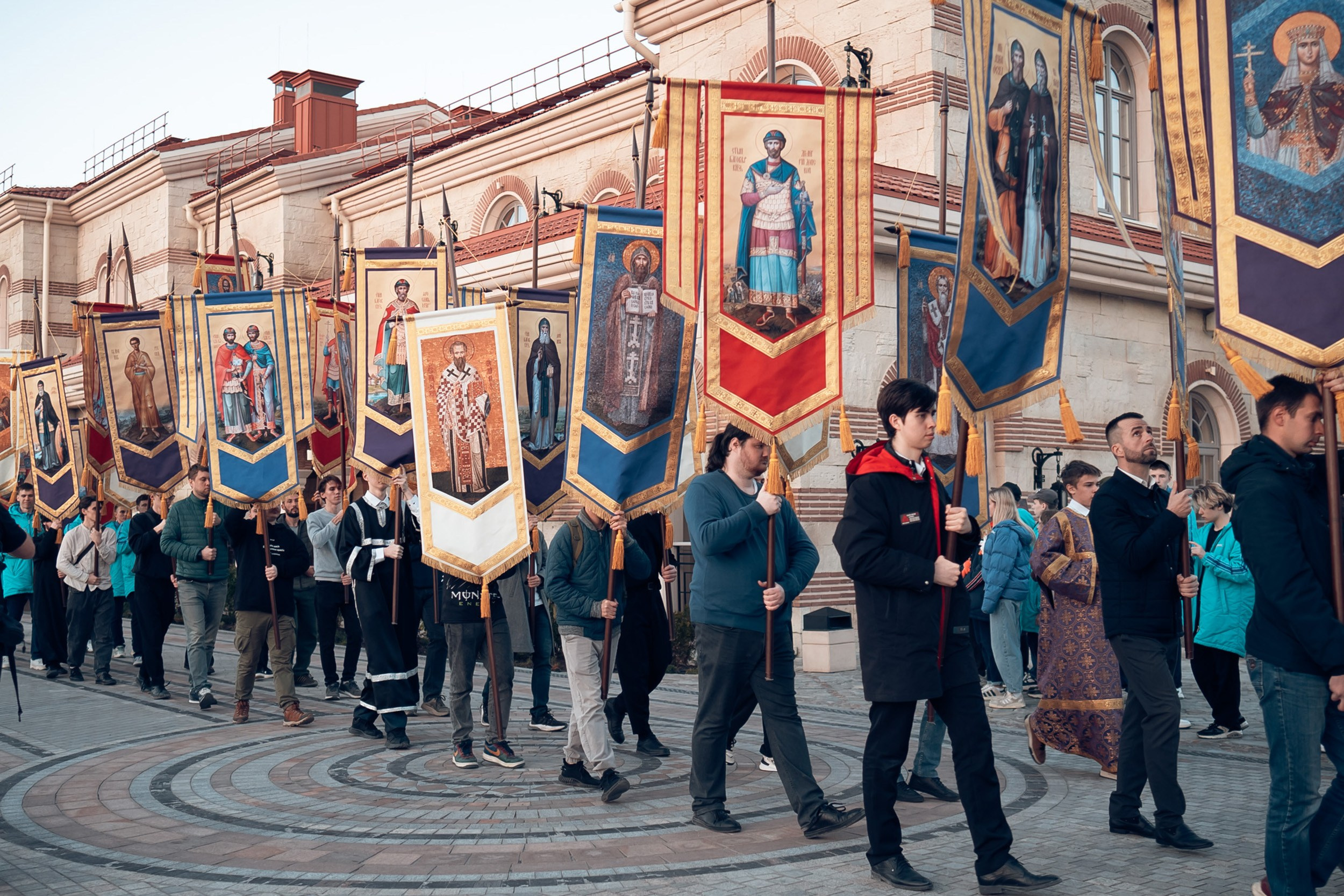 Богослужение Великой пятницы в Херсонесском монастыре Севастополь. Церковный фотограф Севастополь