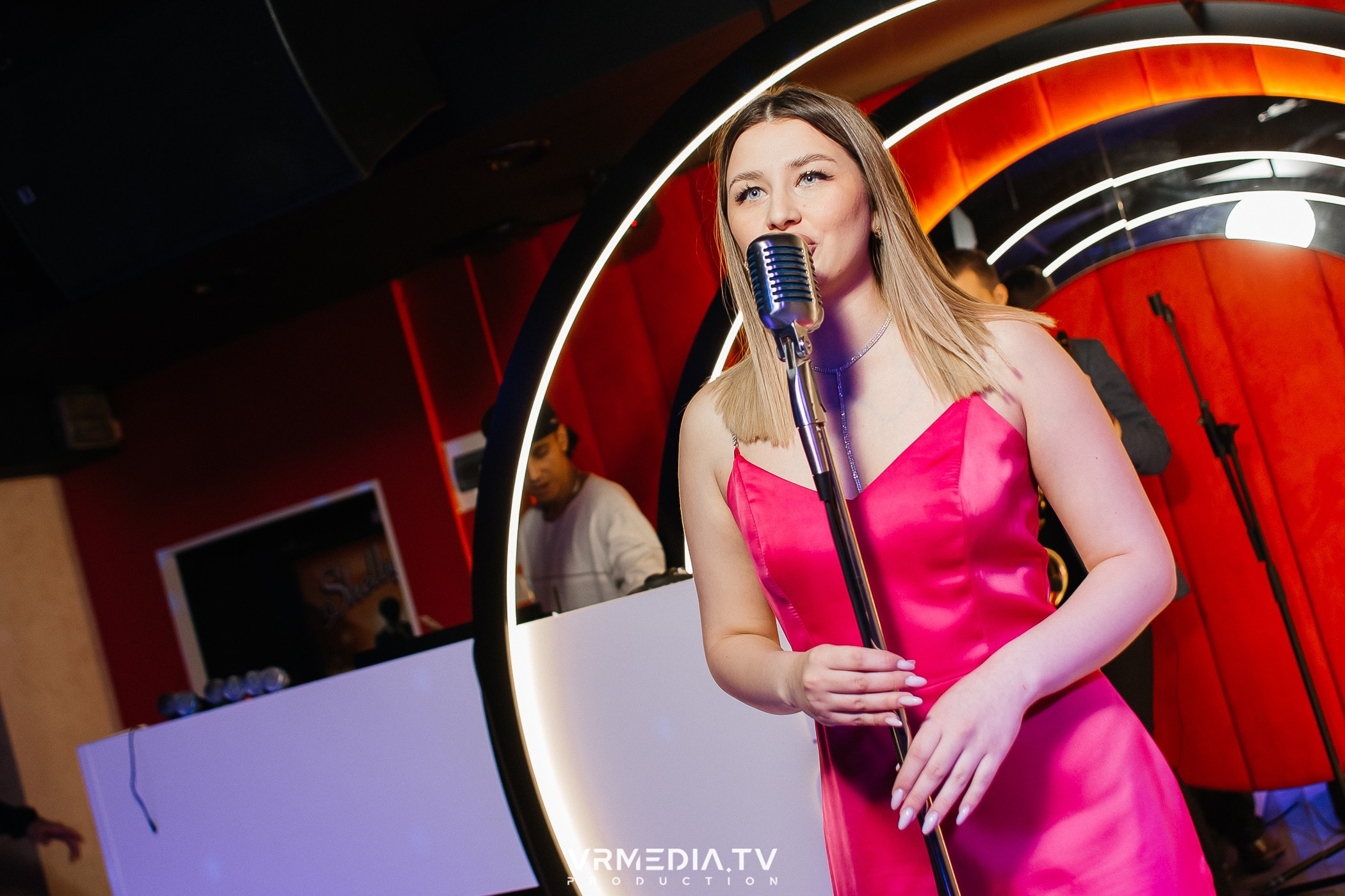 8 марта в караоке-ресторане «Голос»