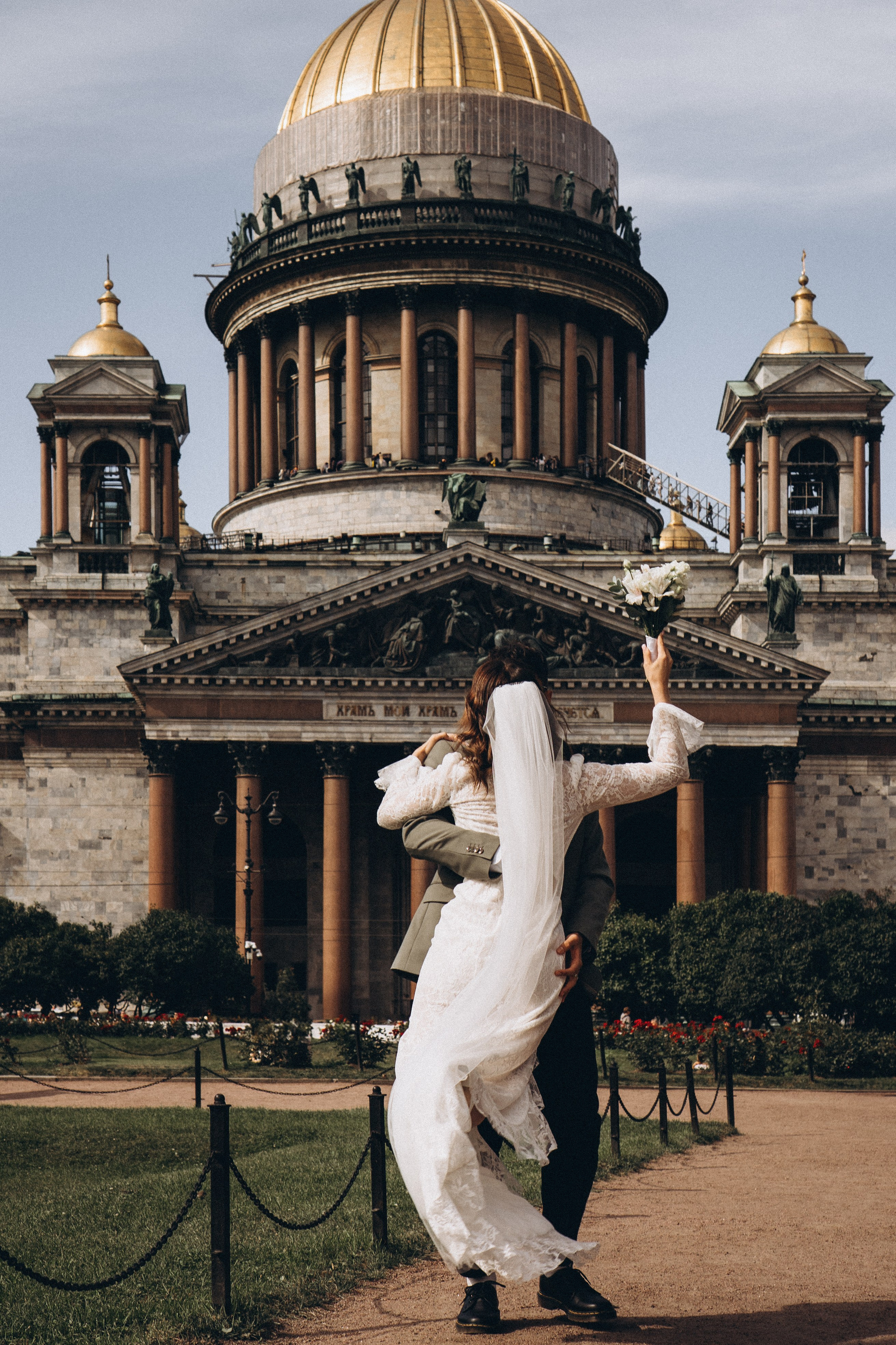 СВАДЕБНАЯ ПРОГУЛКА ВОЗЕ ИСАИКЕВСКОГО СОБОРА АСТОРИИ И ЗАКОНОДАЛЕТНОГО СОБРАНИЯ. Профессиональный фотограф, Санкт-Петербург — Виктория Богомолова
