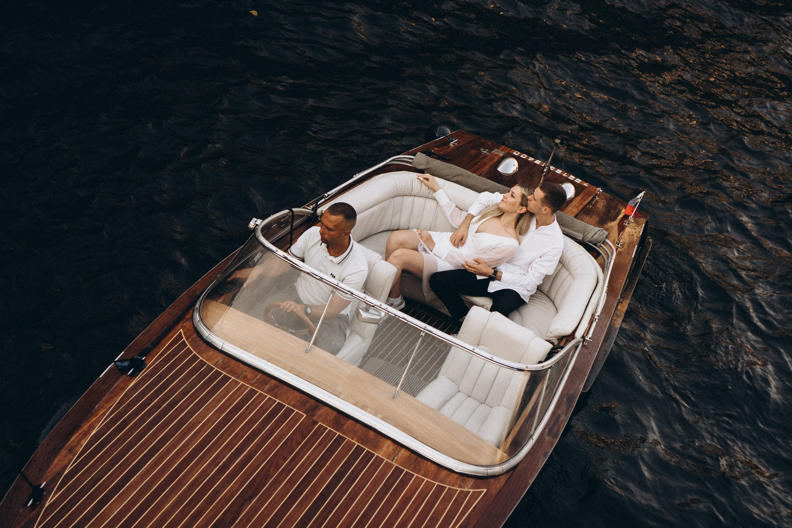 СВАДЕНБНАЯ СЬЕМКА НА КАТЕРЕ ПО КАНАЛАМ САНКТ-ПЕТЕРБУРГА И В АКВАТОРИИ НЕВЫ. Профессиональный фотограф, Санкт-Петербург — Виктория Богомолова