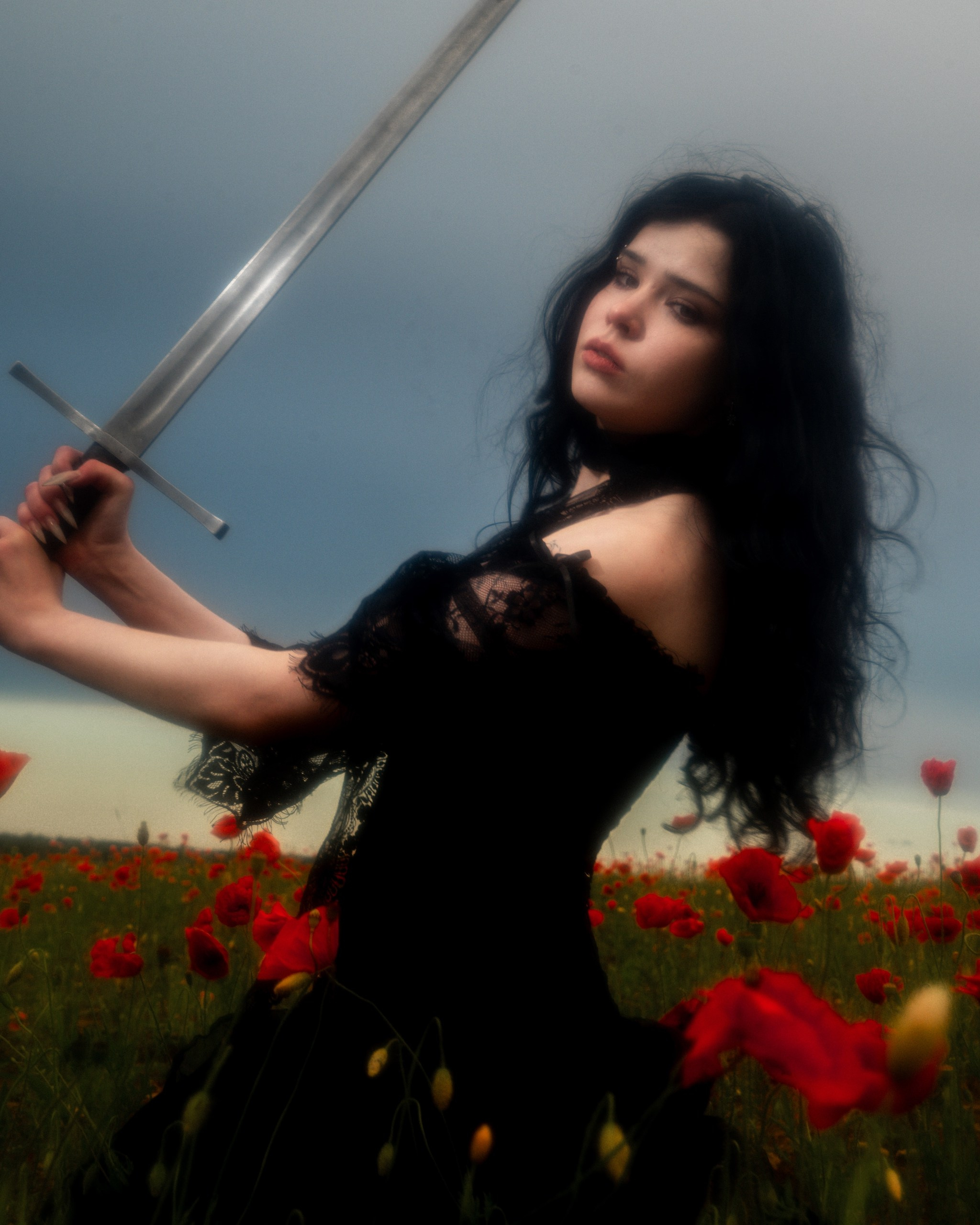 Маки. Фотограф Александр Никитин. Съёмка в доспехах. Санкт-Петербург. nikitin_photo