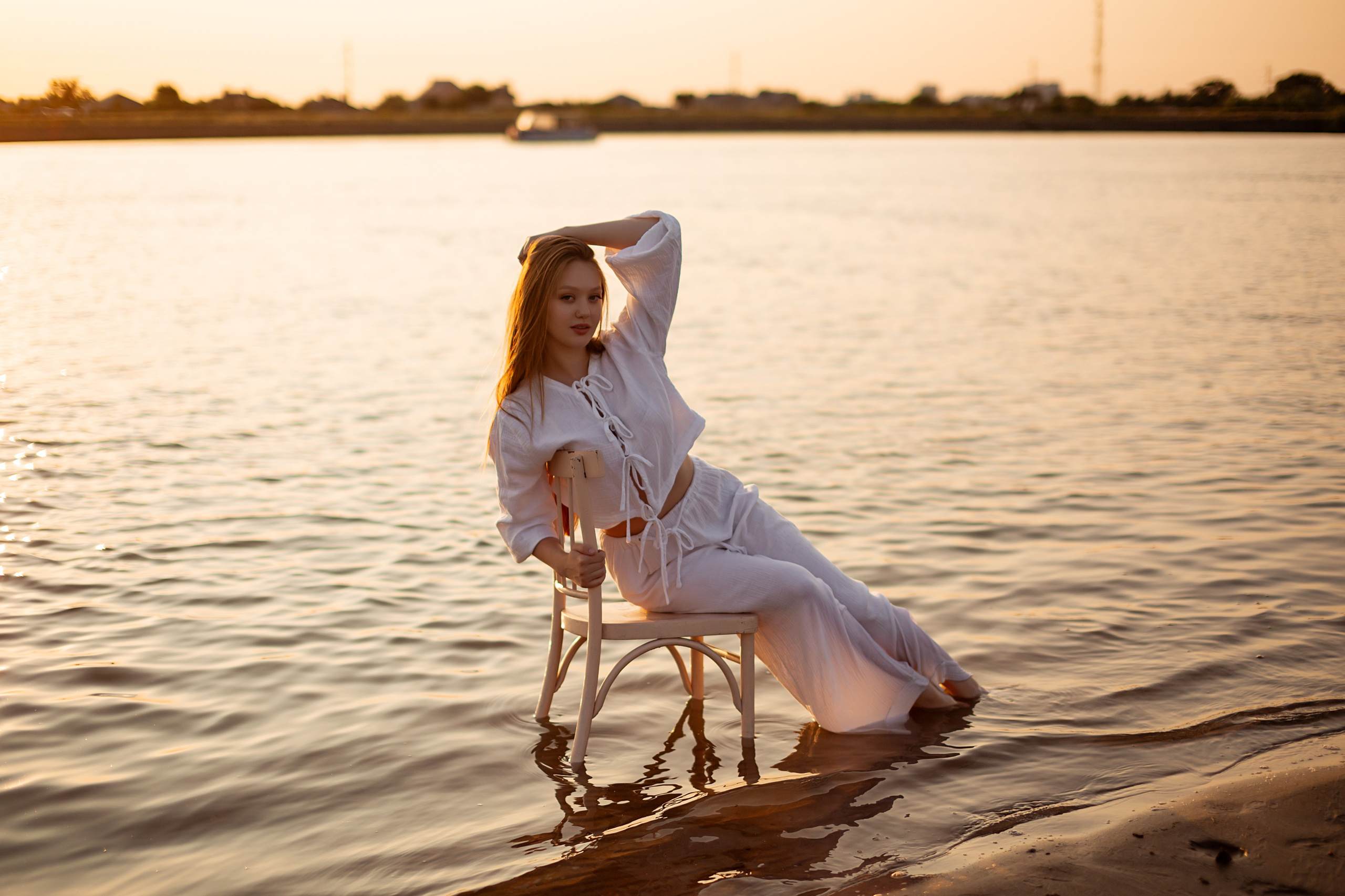 У воды. Https://malovafoto.ru