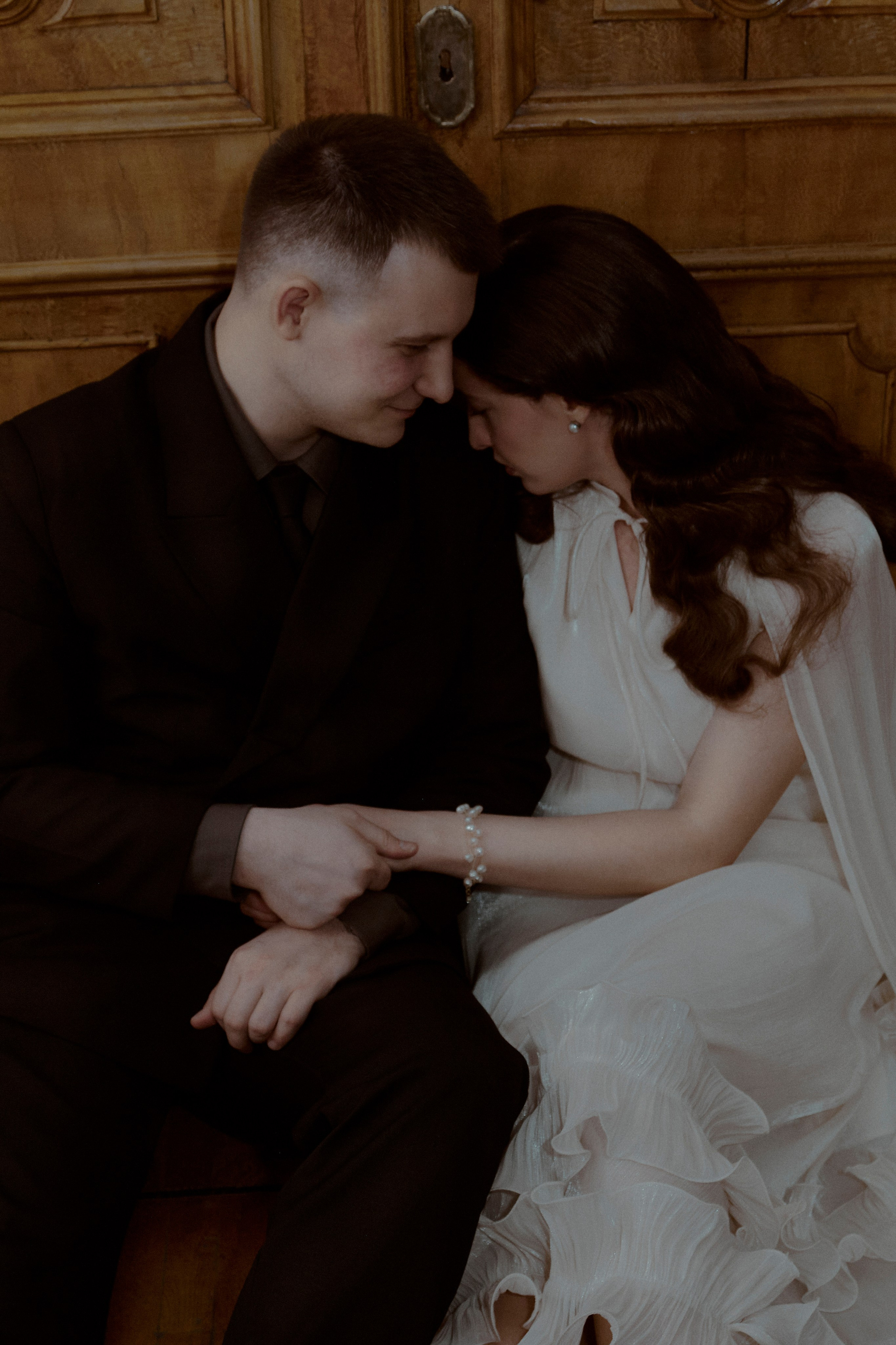 Свадебное лавстори в стенах библиотеки им. Пушкина. Свадебный фотограф в Москве Приятелева Ангелина