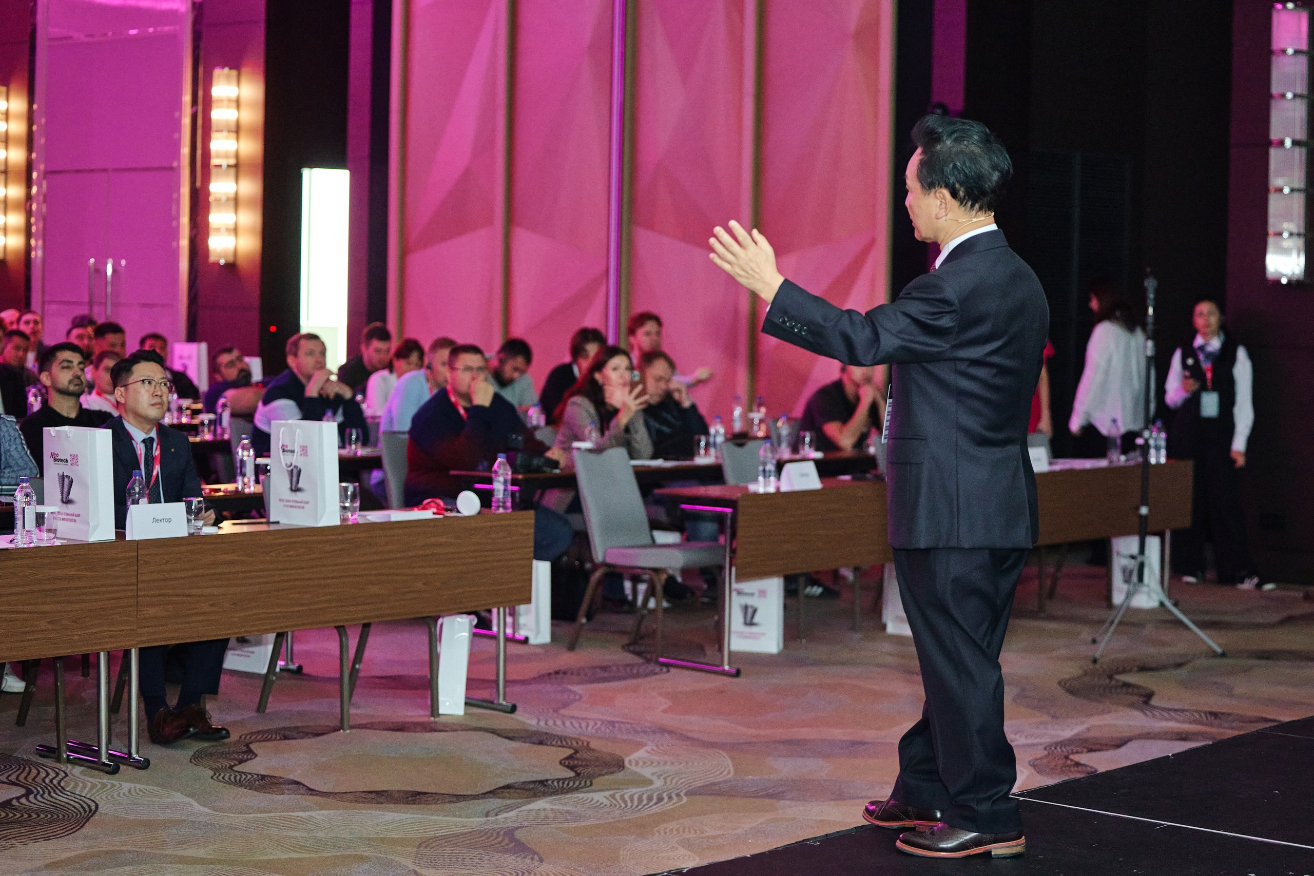 Конгресс имплантологов Neo Biotech 2025. Антон Артюшин, портретный фотограф. Москва