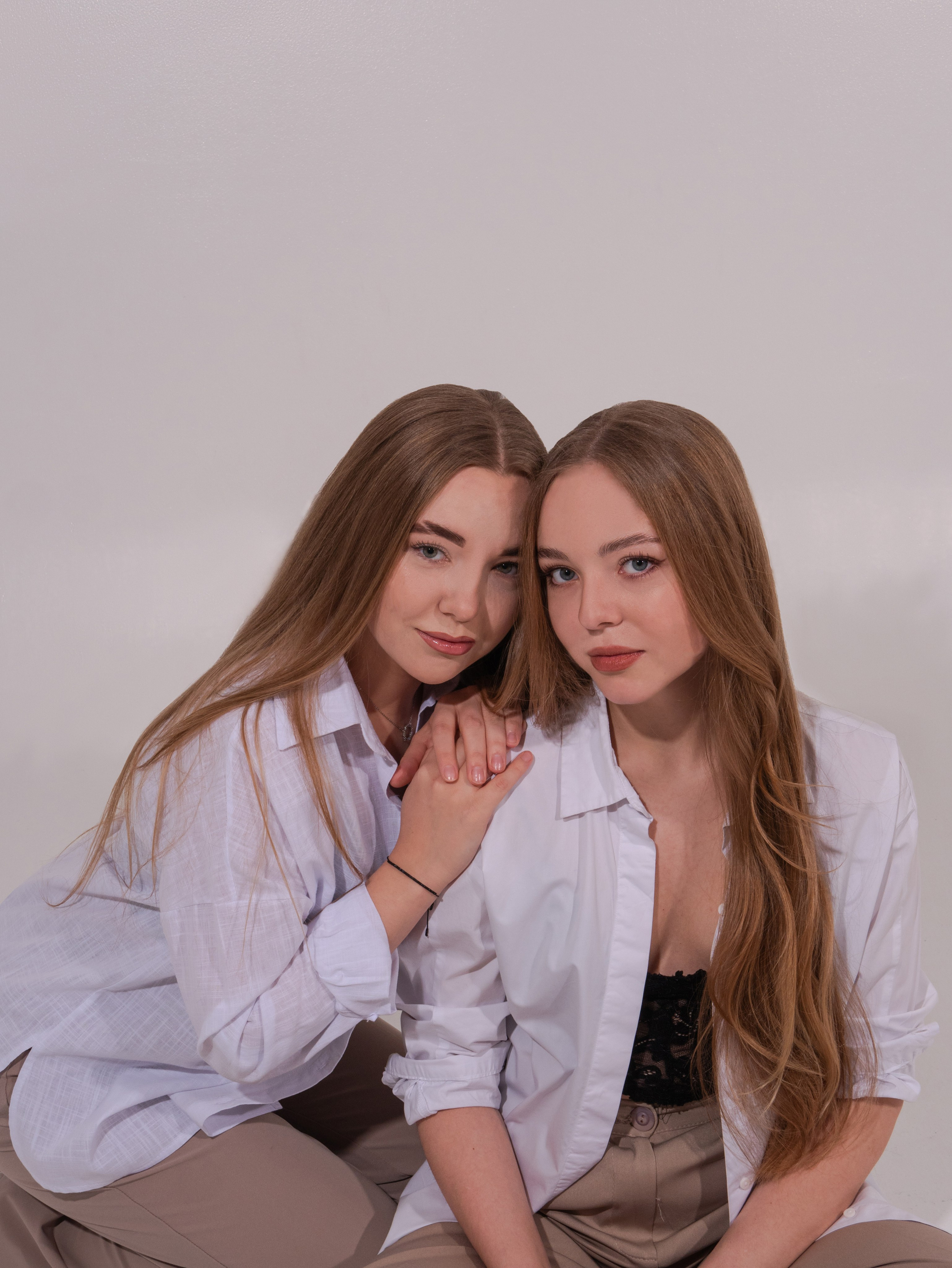 Сёстры в белом