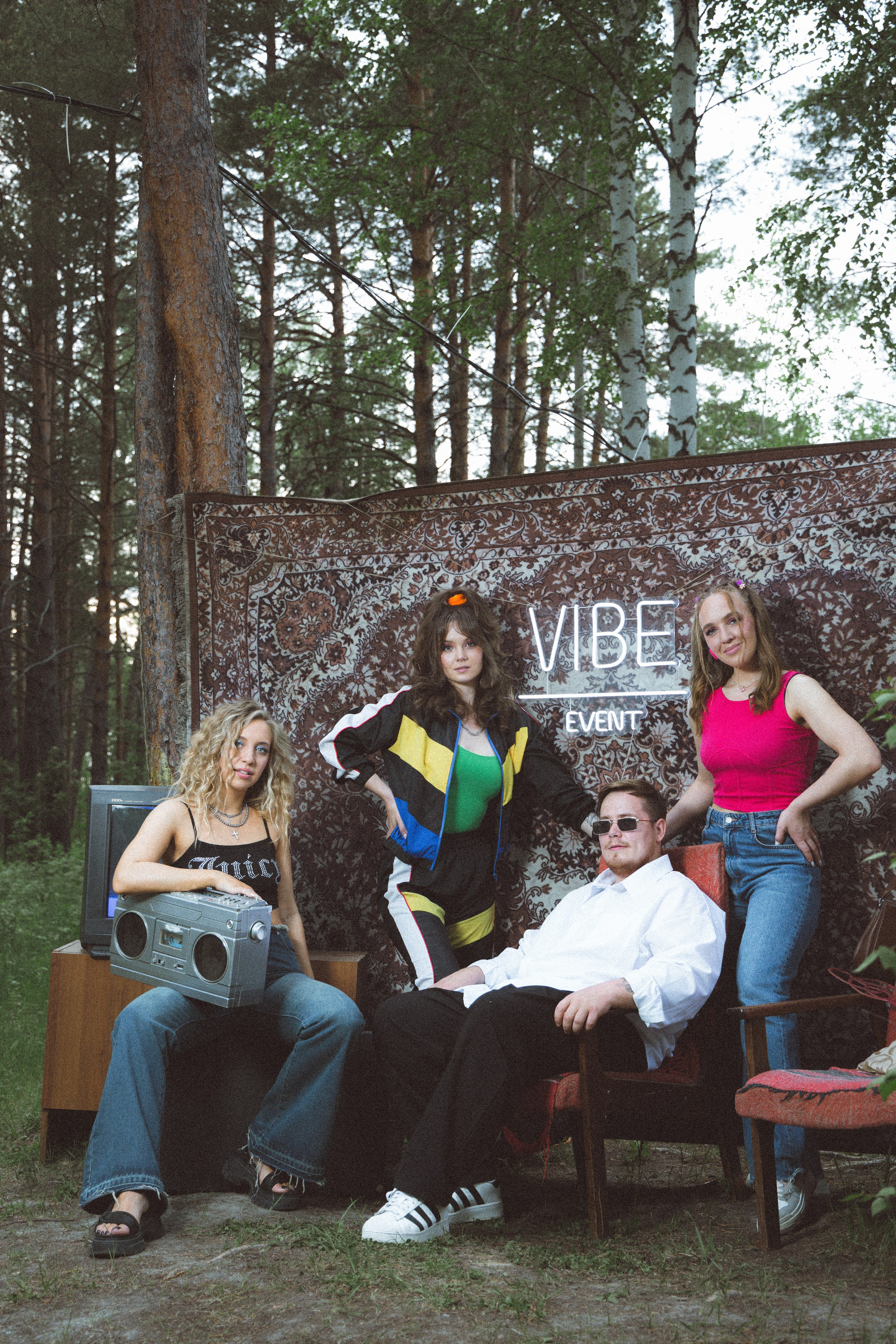 EVENT (vibe — вечеринка в стиле 90-х). Photographer — Regina Sal’manova. Uray