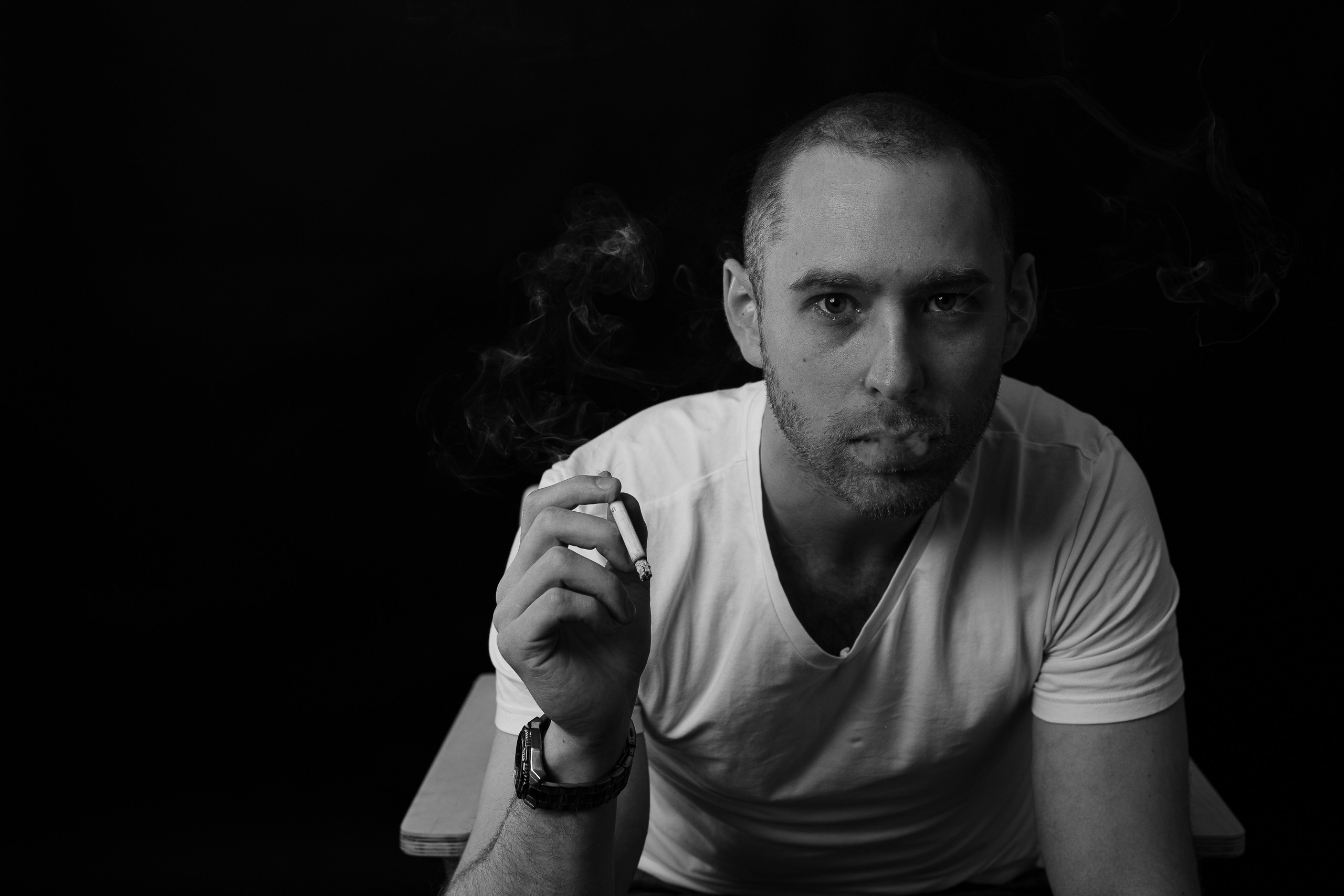 На однотонном фоне. Евгений Щетников Фотограф-Тюмень