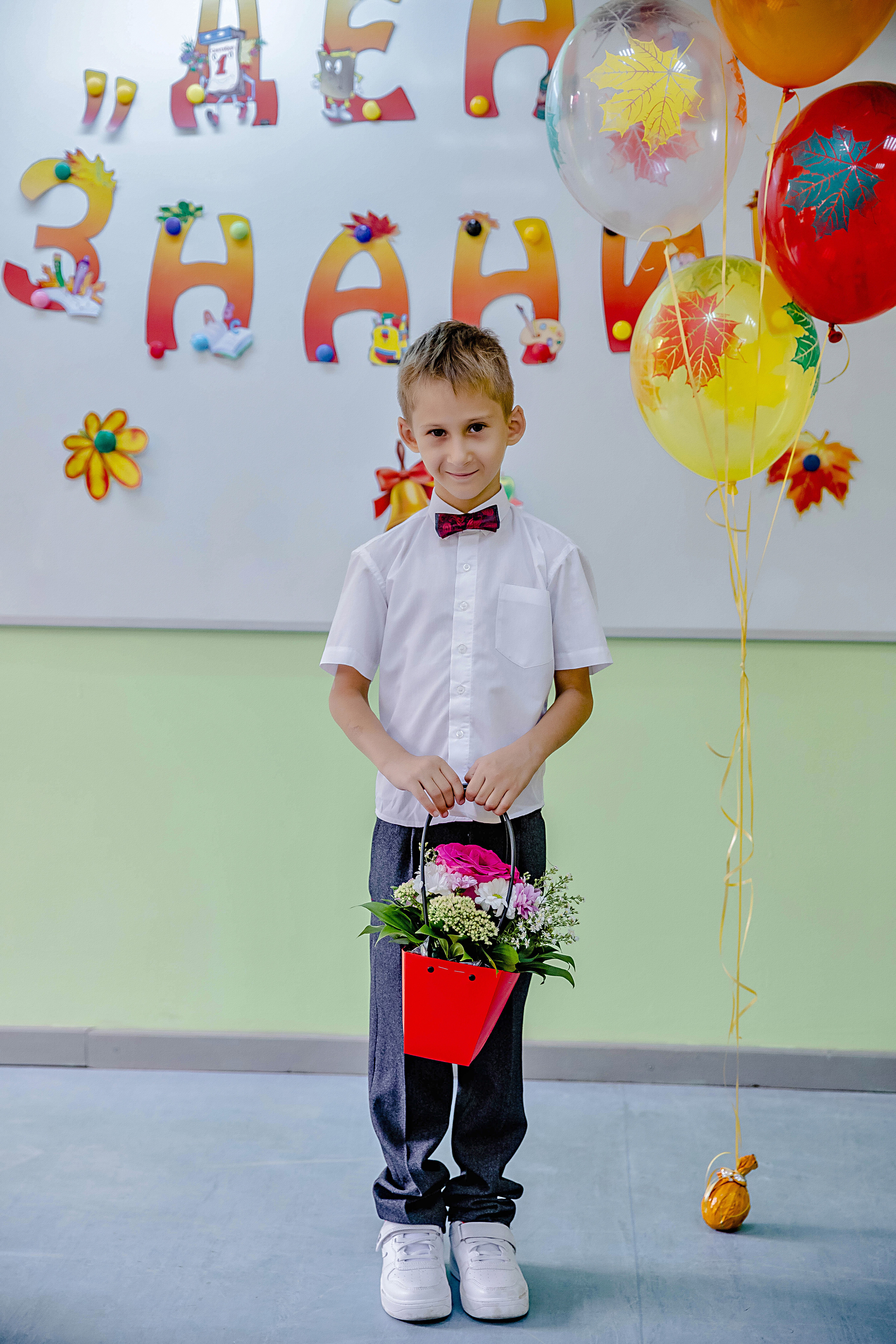 ЛИНЕЙКА ГИМНАЗИЯ 1 СЕНТЯБРЯ. Современные Выпускные Альбомы в Ростове-на-Дону