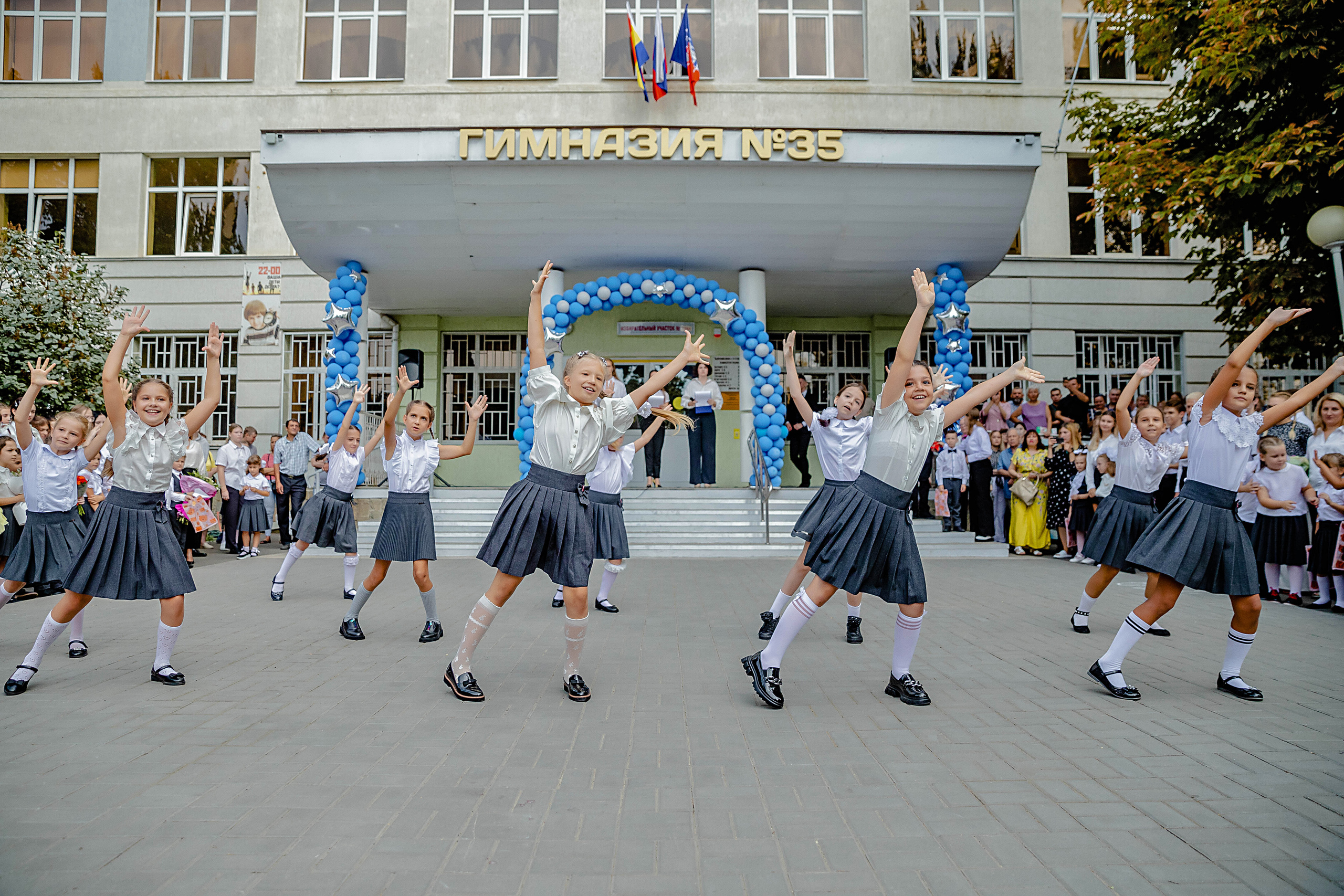 ЛИНЕЙКА ГИМНАЗИЯ 1 СЕНТЯБРЯ. Современные Выпускные Альбомы в Ростове-на-Дону