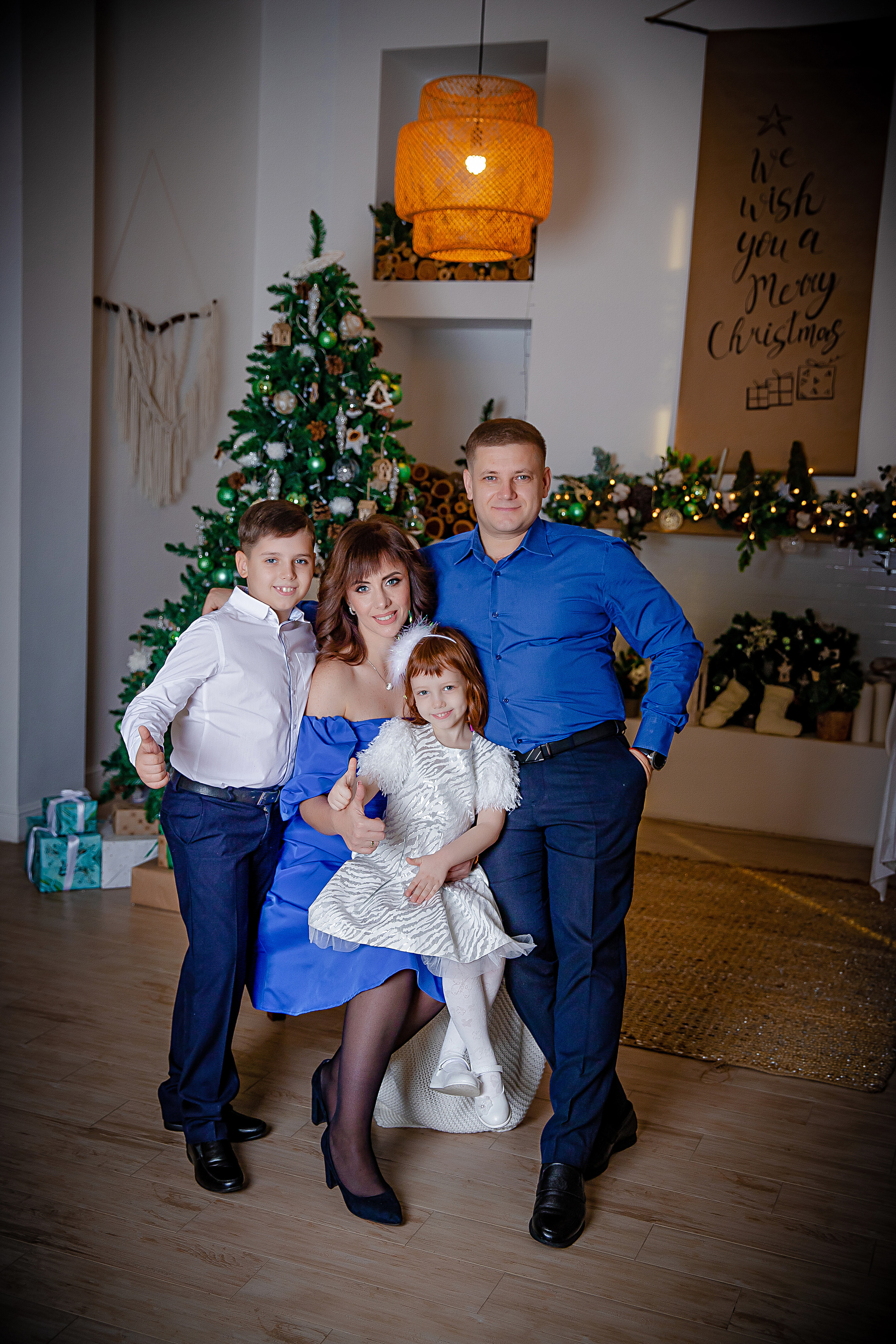 МАМА. ПАПА И ДВОЕ ДЕТОК. Современные Выпускные Альбомы в Ростове-на-Дону