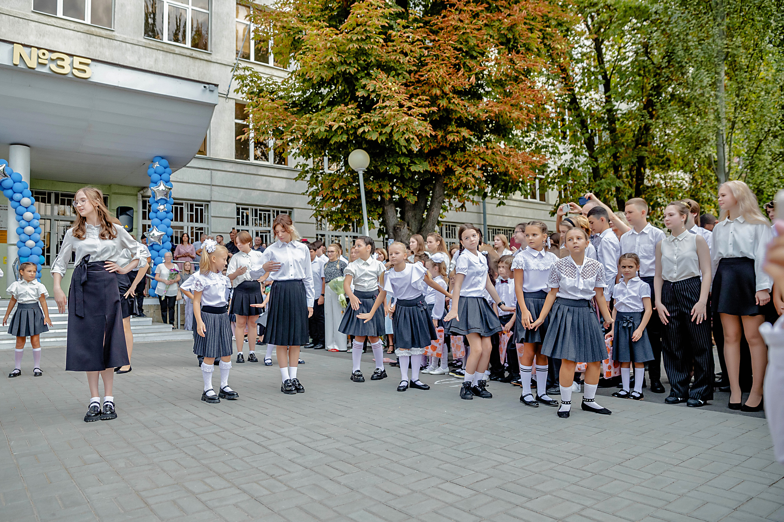 ЛИНЕЙКА ГИМНАЗИЯ 1 СЕНТЯБРЯ. Современные Выпускные Альбомы в Ростове-на-Дону