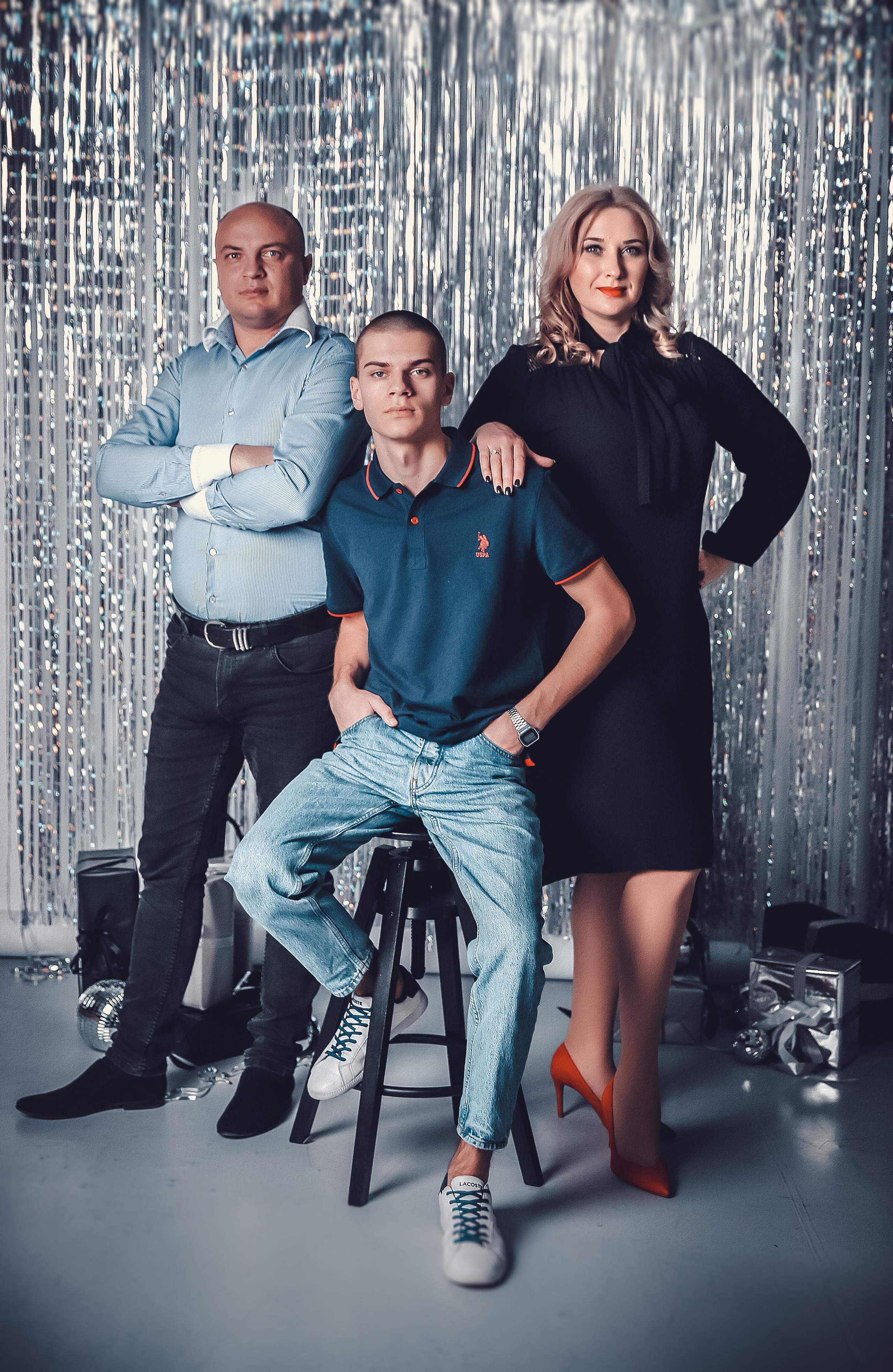 ЕЛЕНА, СЕРГЕЙ И ЮРИЙ. Современные Выпускные Альбомы в Ростове-на-Дону