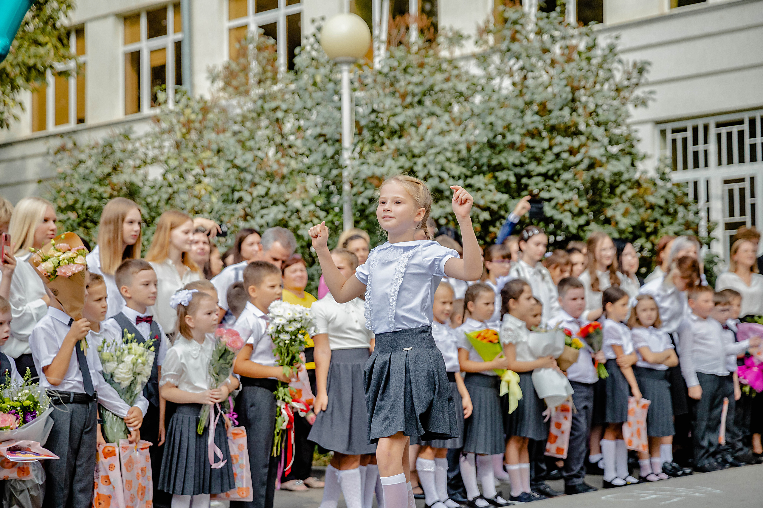 ЛИНЕЙКА ГИМНАЗИЯ 1 СЕНТЯБРЯ. Современные Выпускные Альбомы в Ростове-на-Дону