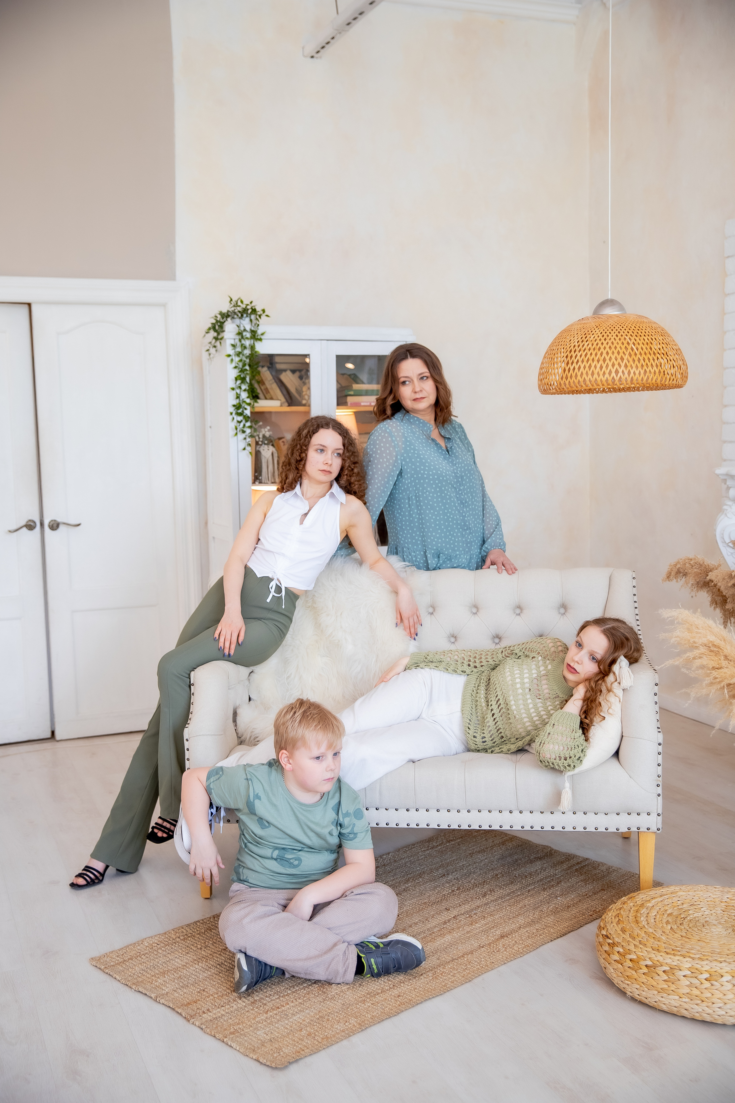 МАМА И ТРОЕ ДЕТОК. Современные Выпускные Альбомы в Ростове-на-Дону