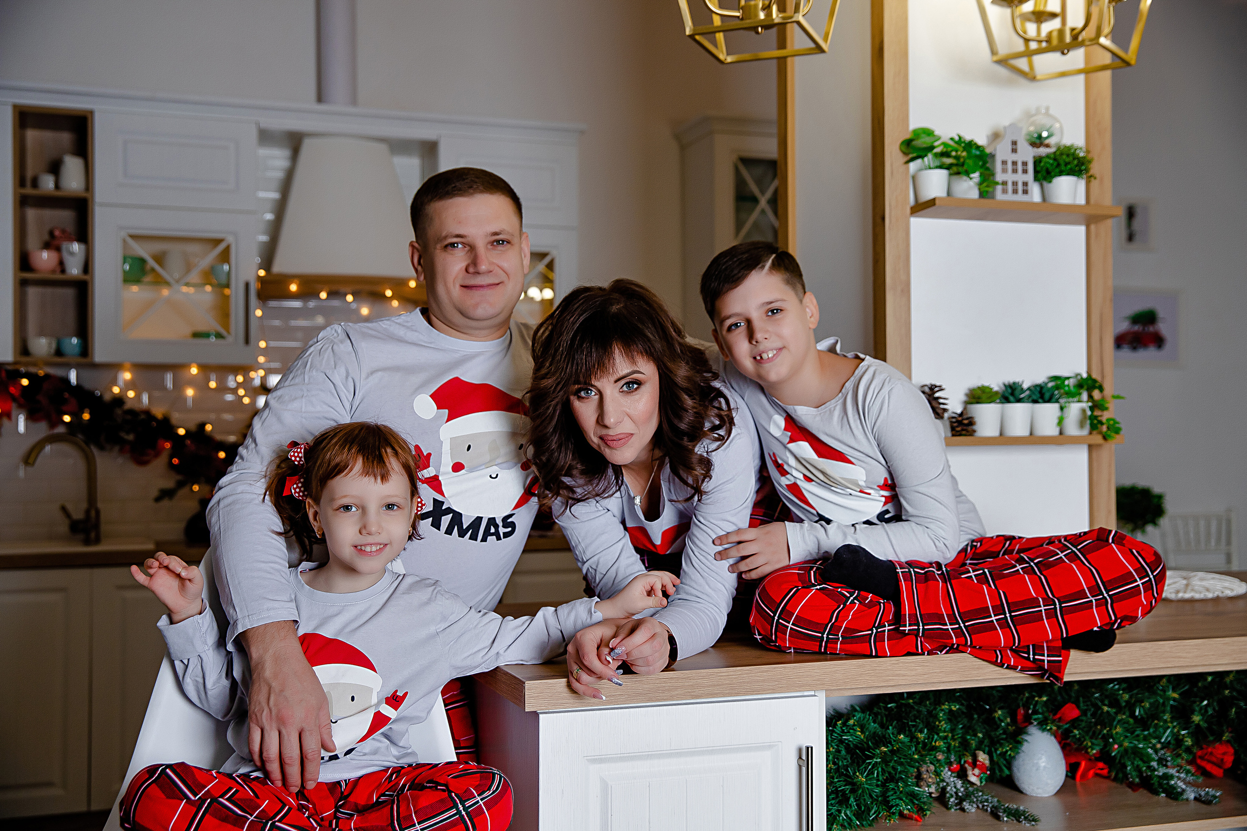 МАМА. ПАПА И ДВОЕ ДЕТОК. Современные Выпускные Альбомы в Ростове-на-Дону