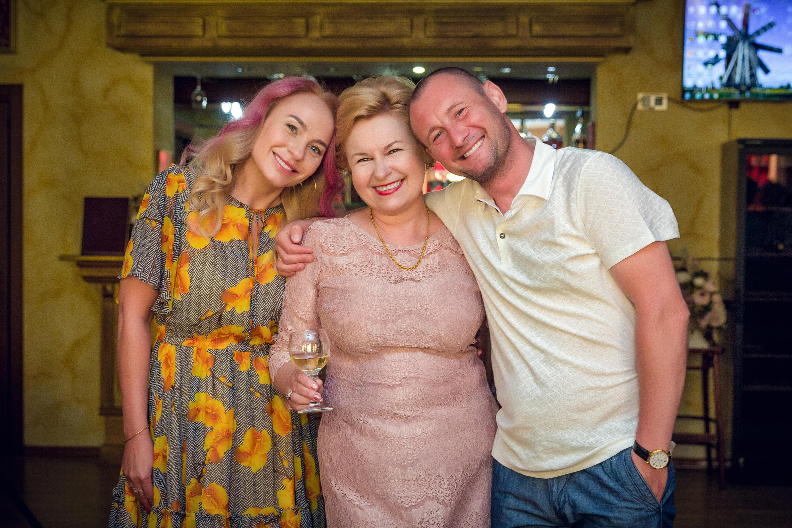 ДЕНЬ РОЖДЕНИЯ ИРИНЫ В РЕСТОРАНЕ. Современные Выпускные Альбомы в Ростове-на-Дону