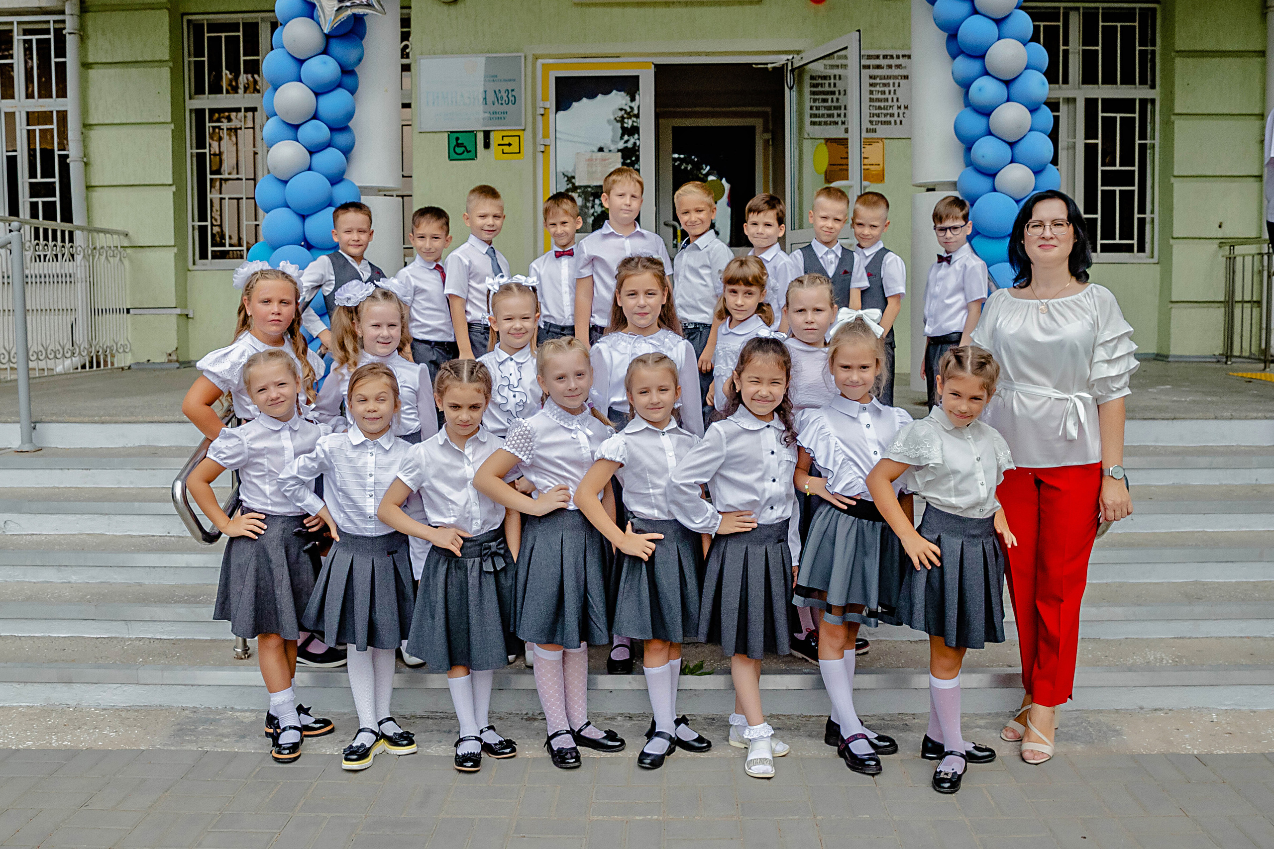 ЛИНЕЙКА ГИМНАЗИЯ 1 СЕНТЯБРЯ. Современные Выпускные Альбомы в Ростове-на-Дону