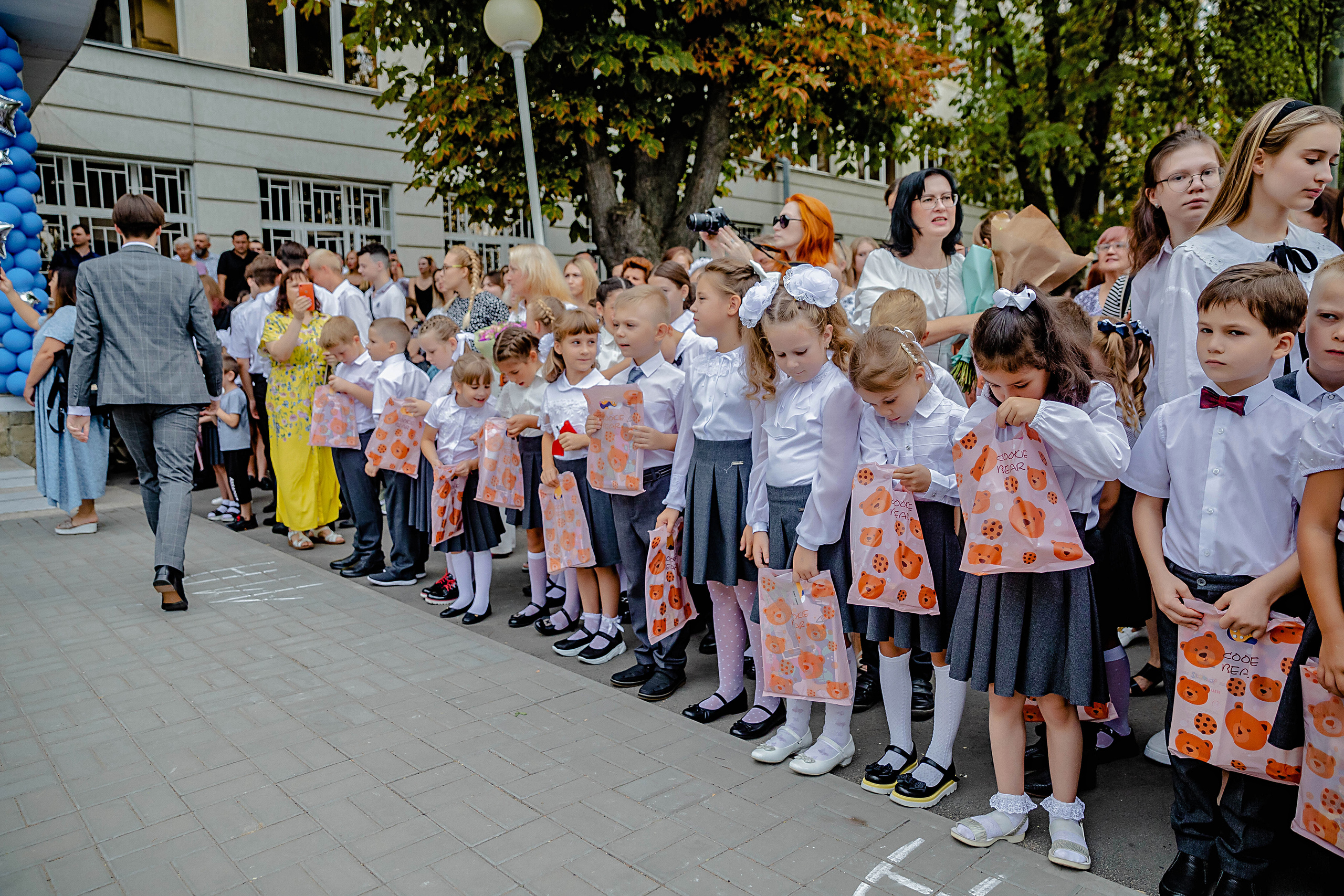 ЛИНЕЙКА ГИМНАЗИЯ 1 СЕНТЯБРЯ. Современные Выпускные Альбомы в Ростове-на-Дону