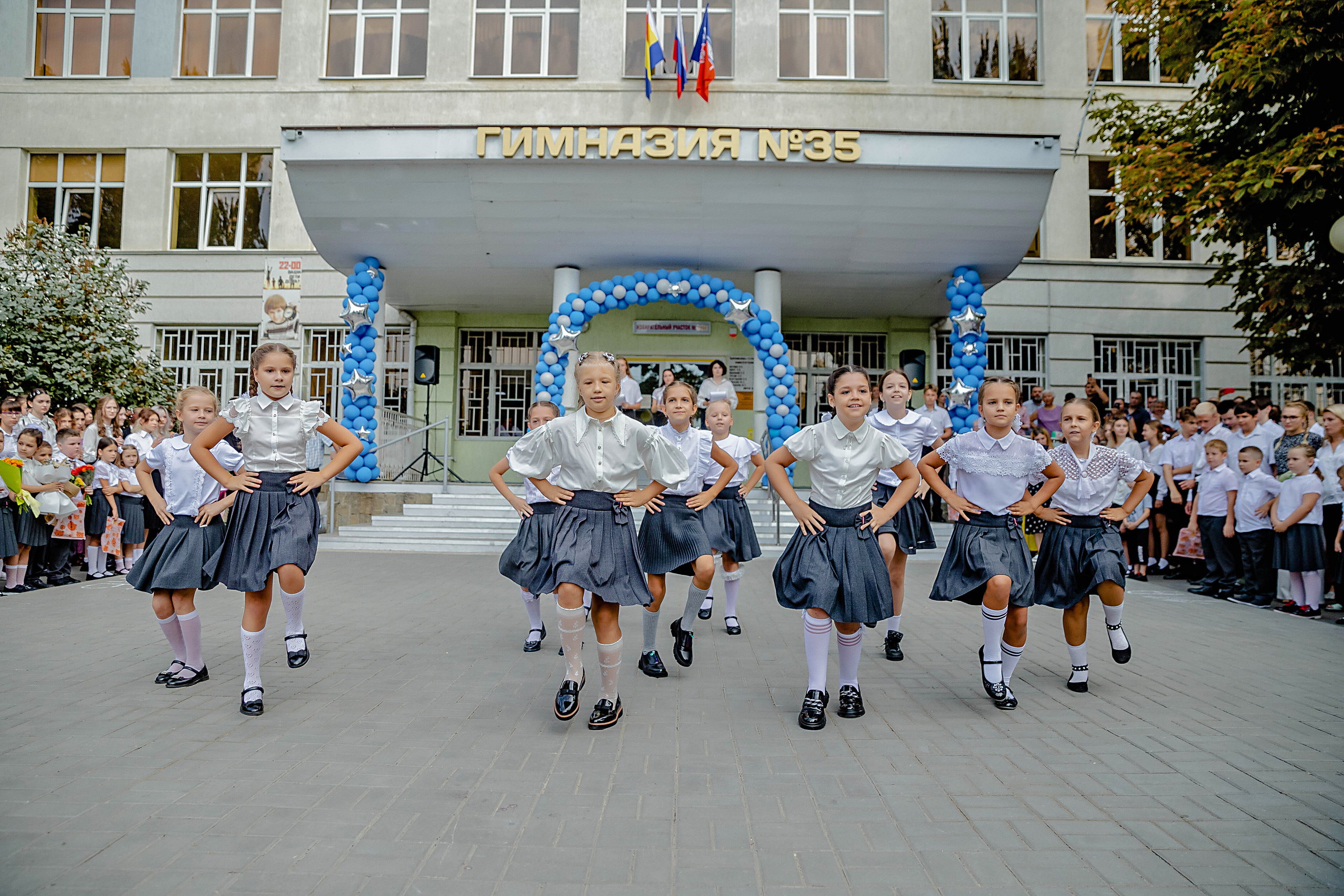 ЛИНЕЙКА ГИМНАЗИЯ 1 СЕНТЯБРЯ. Современные Выпускные Альбомы в Ростове-на-Дону