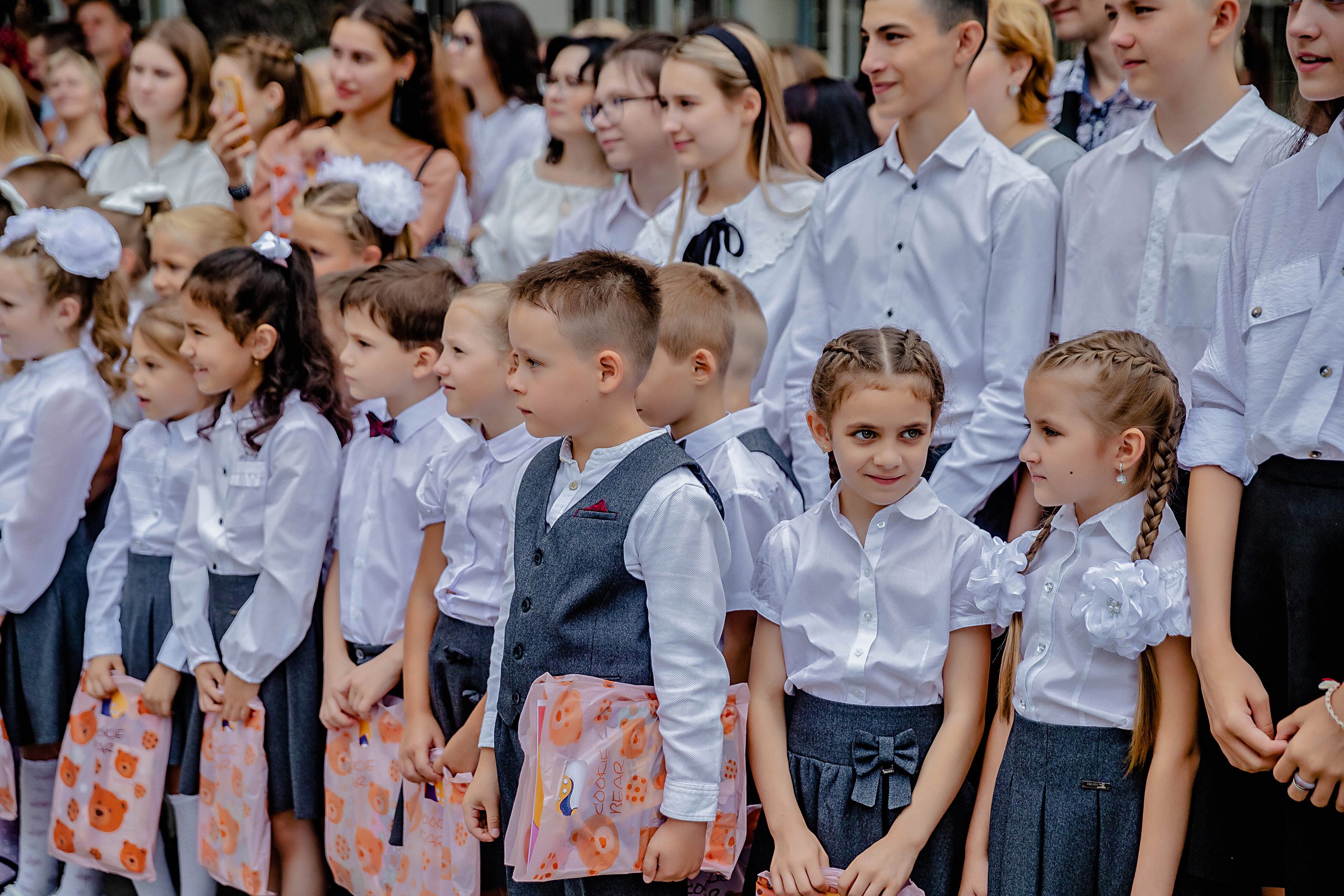 ЛИНЕЙКА ГИМНАЗИЯ 1 СЕНТЯБРЯ. Современные Выпускные Альбомы в Ростове-на-Дону