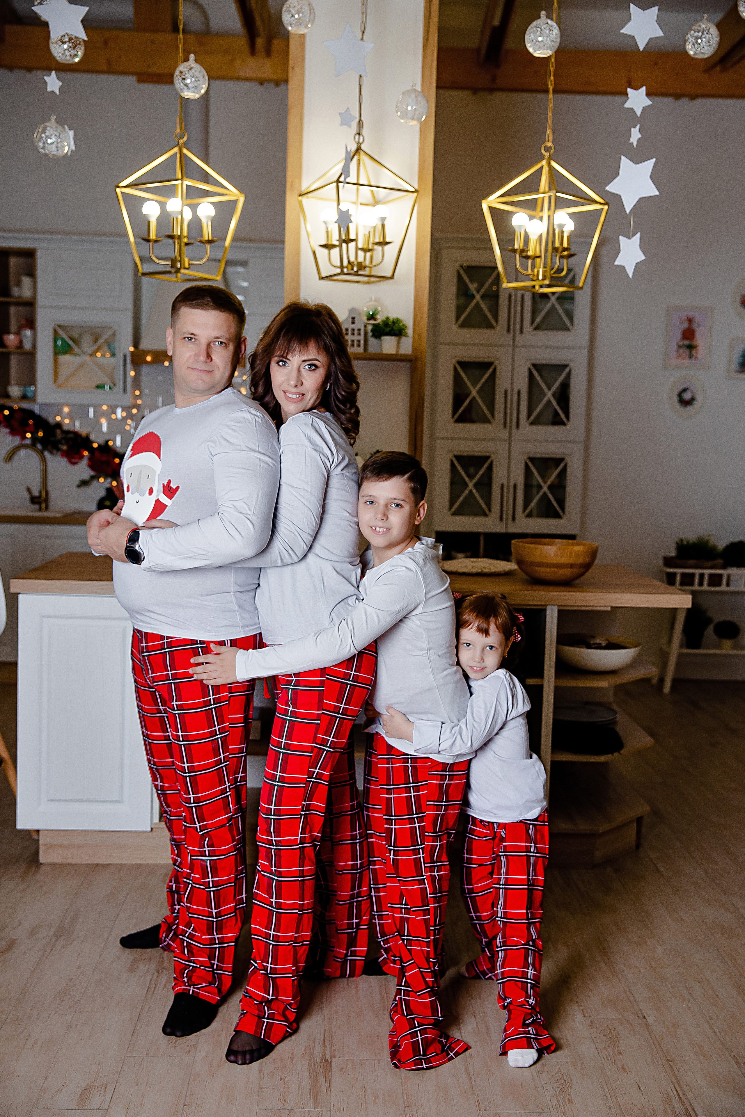 МАМА. ПАПА И ДВОЕ ДЕТОК. Современные Выпускные Альбомы в Ростове-на-Дону