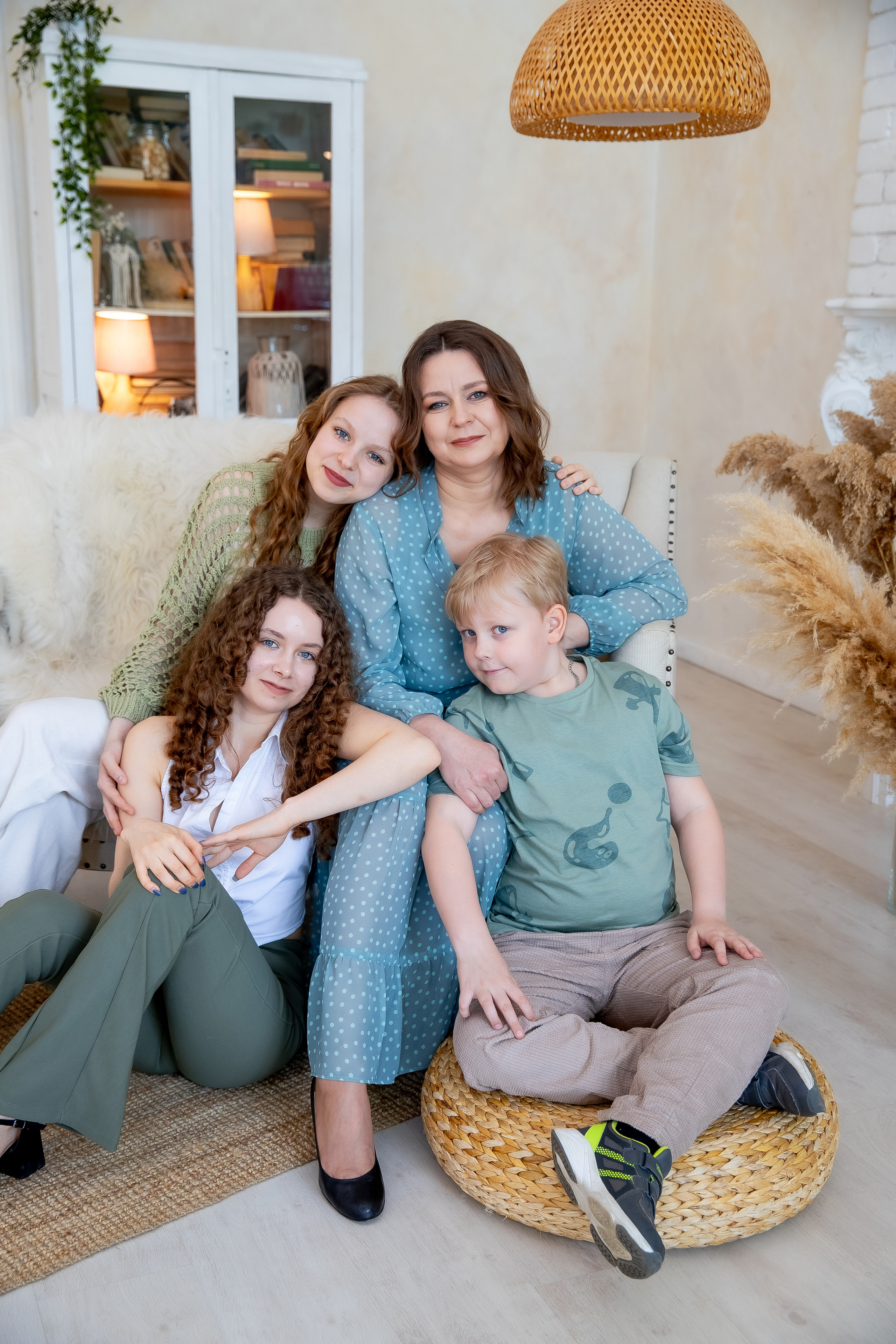 МАМА И ТРОЕ ДЕТОК. Современные Выпускные Альбомы в Ростове-на-Дону