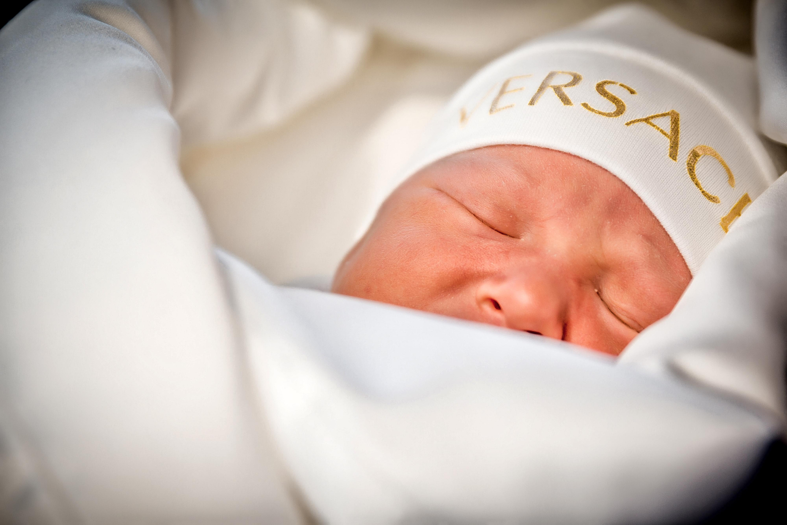 ВЫПИСКА МИРОНА СЕРГЕЕВИЧА. Современные Выпускные Альбомы в Ростове-на-Дону