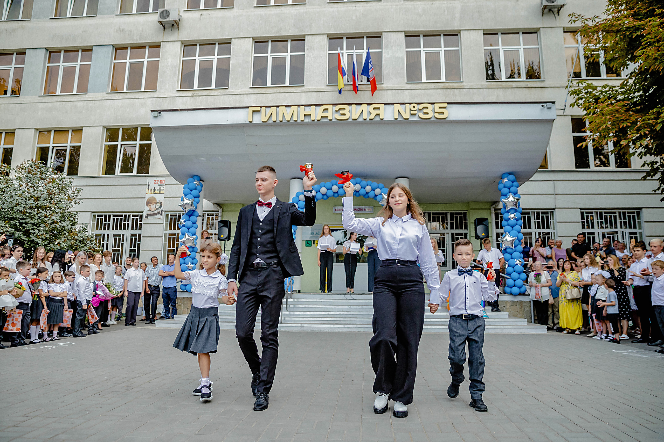 ЛИНЕЙКА ГИМНАЗИЯ 1 СЕНТЯБРЯ. Современные Выпускные Альбомы в Ростове-на-Дону