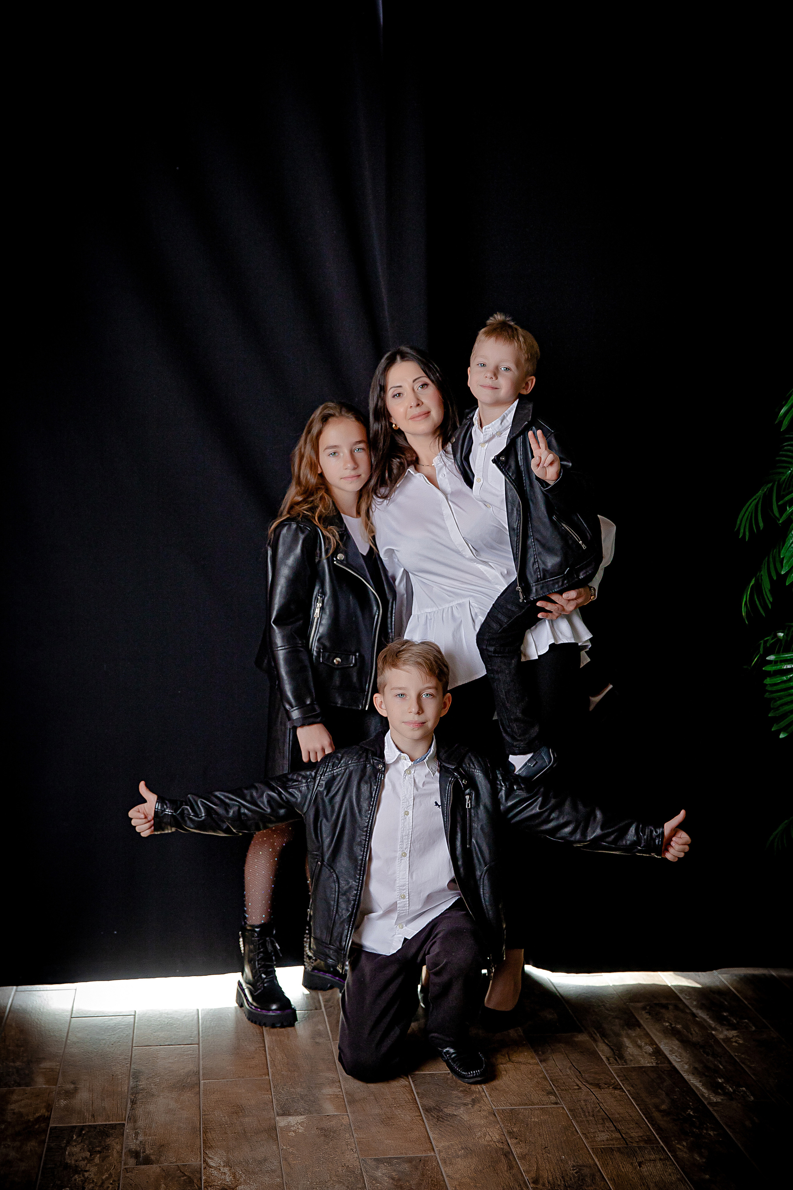 МАМА И ТРОЕ ДЕТОК. Современные Выпускные Альбомы в Ростове-на-Дону