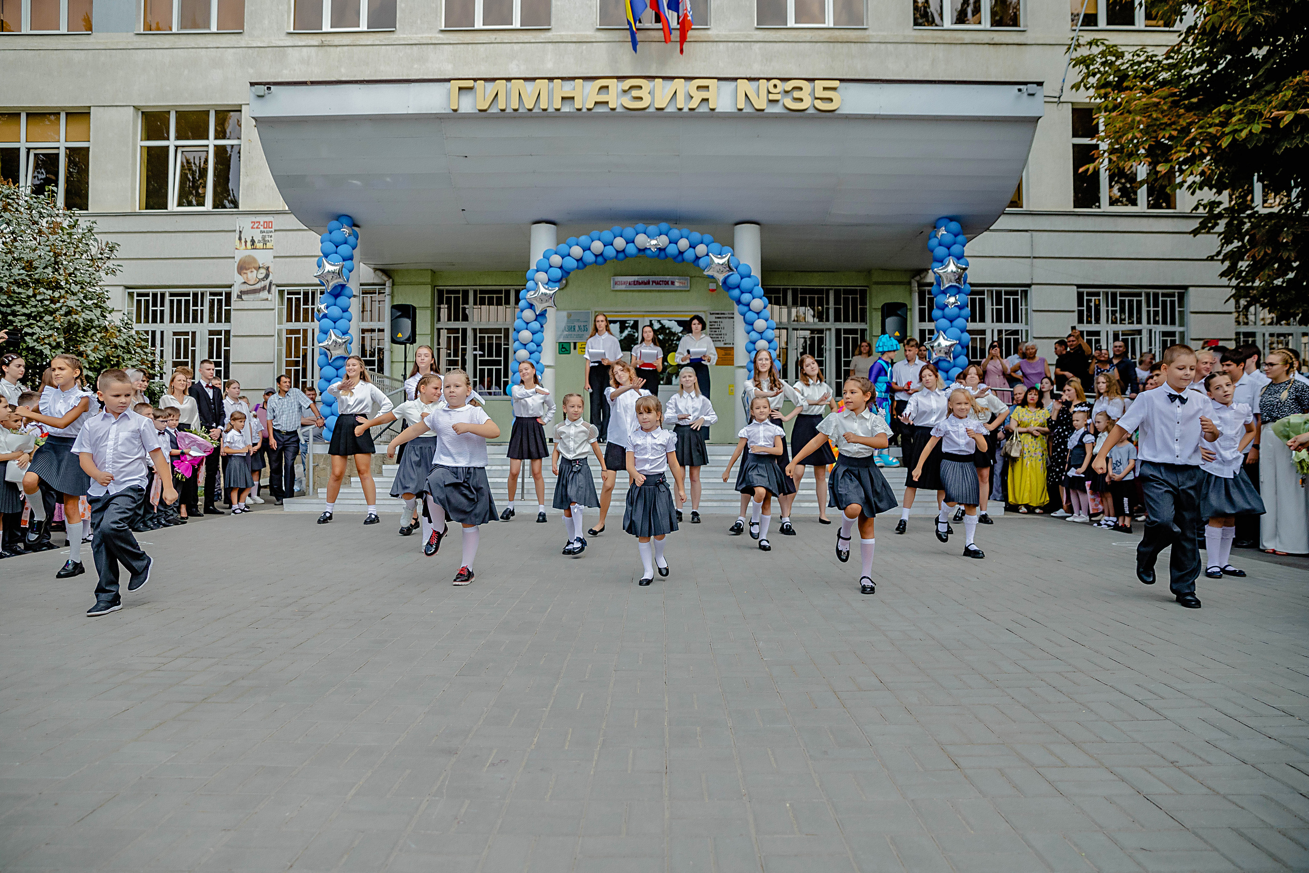 ЛИНЕЙКА ГИМНАЗИЯ 1 СЕНТЯБРЯ. Современные Выпускные Альбомы в Ростове-на-Дону