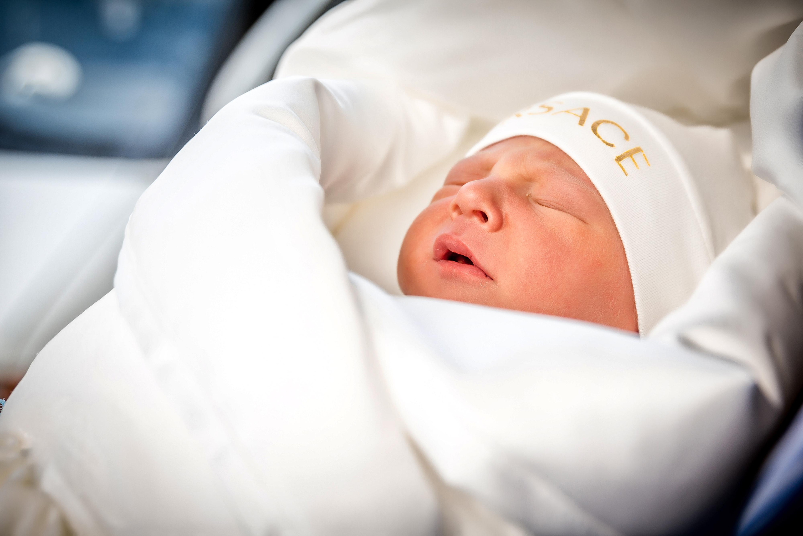 ВЫПИСКА МИРОНА СЕРГЕЕВИЧА. Современные Выпускные Альбомы в Ростове-на-Дону