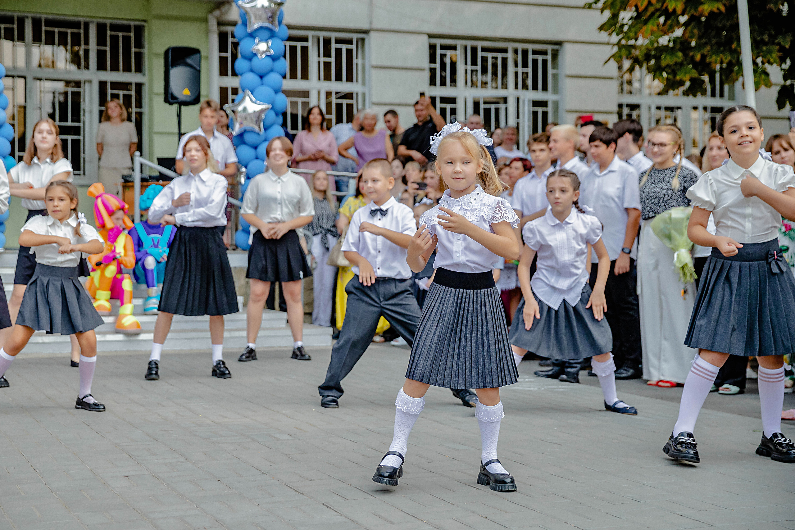 ЛИНЕЙКА ГИМНАЗИЯ 1 СЕНТЯБРЯ. Современные Выпускные Альбомы в Ростове-на-Дону
