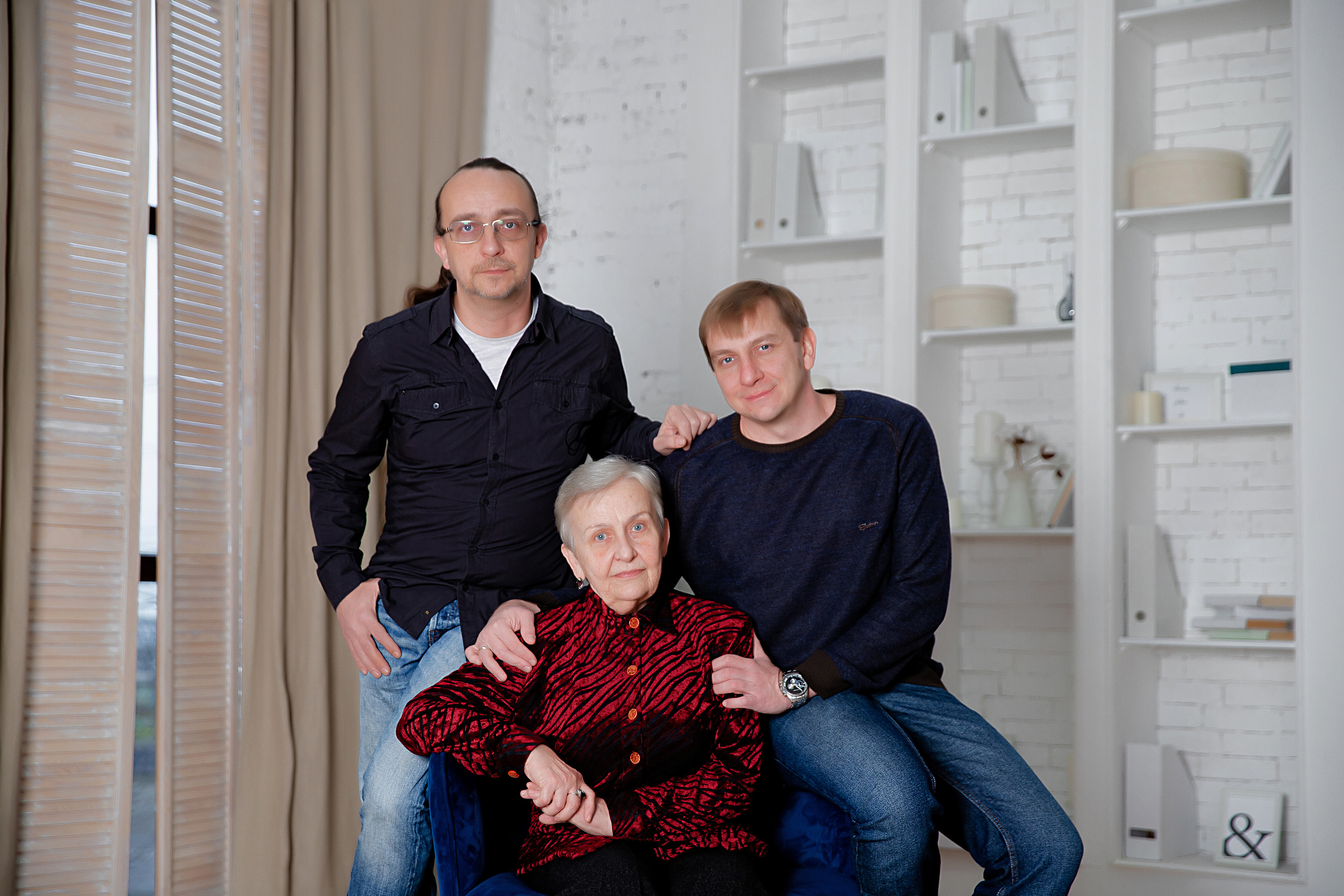 НОВОГОДНЯЯ ФОТОСЕССИЯ КАБОЕВОЙ И НОВОЖИЛОВЫХ. Современные Выпускные Альбомы в Ростове-на-Дону