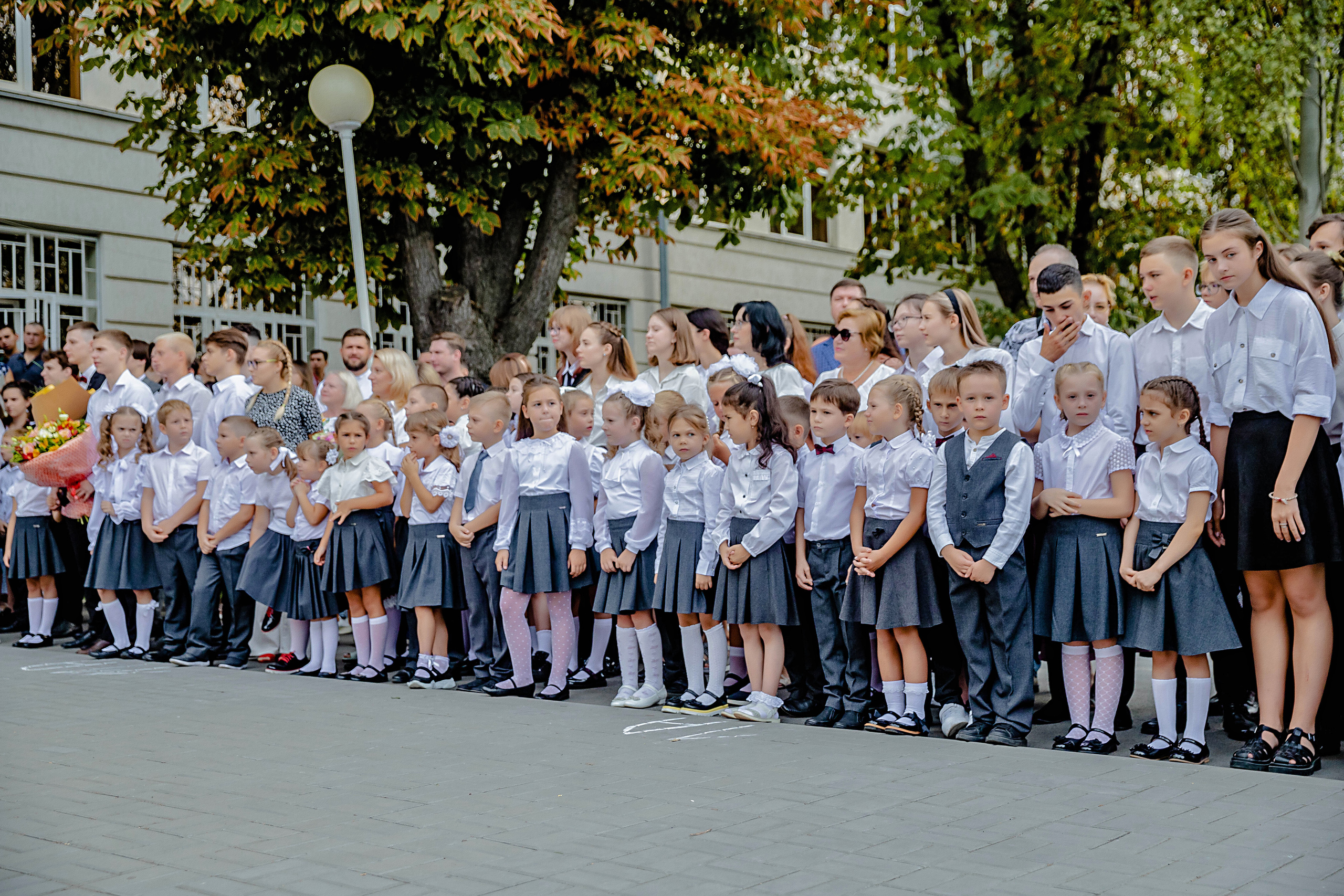 ЛИНЕЙКА ГИМНАЗИЯ 1 СЕНТЯБРЯ. Современные Выпускные Альбомы в Ростове-на-Дону