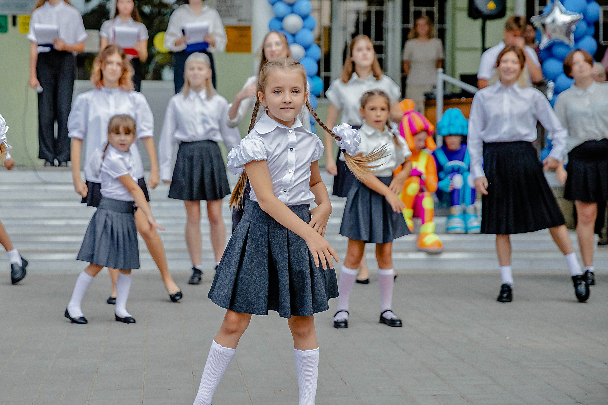 ЛИНЕЙКА ГИМНАЗИЯ 1 СЕНТЯБРЯ. Современные Выпускные Альбомы в Ростове-на-Дону