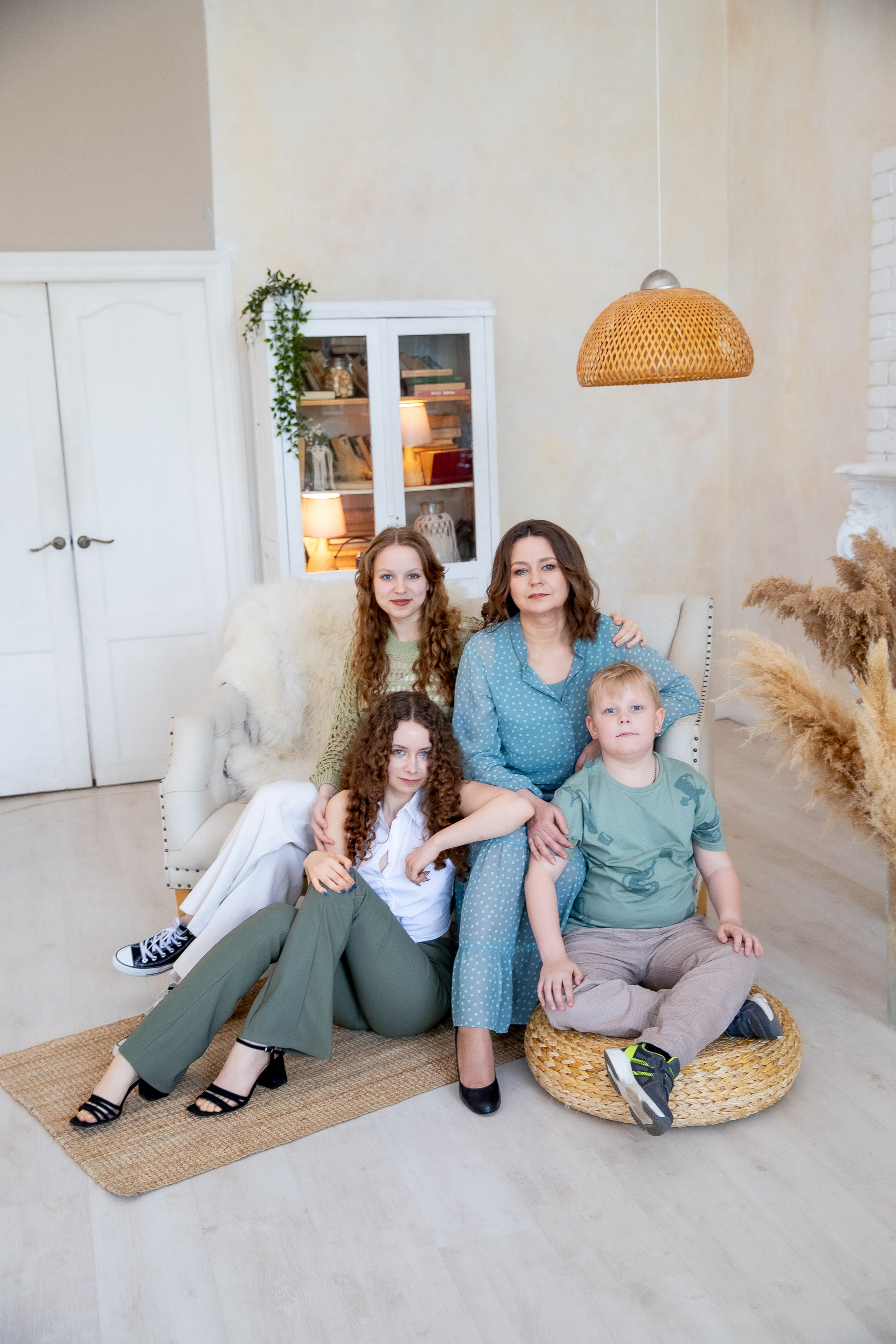 МАМА И ТРОЕ ДЕТОК. Современные Выпускные Альбомы в Ростове-на-Дону