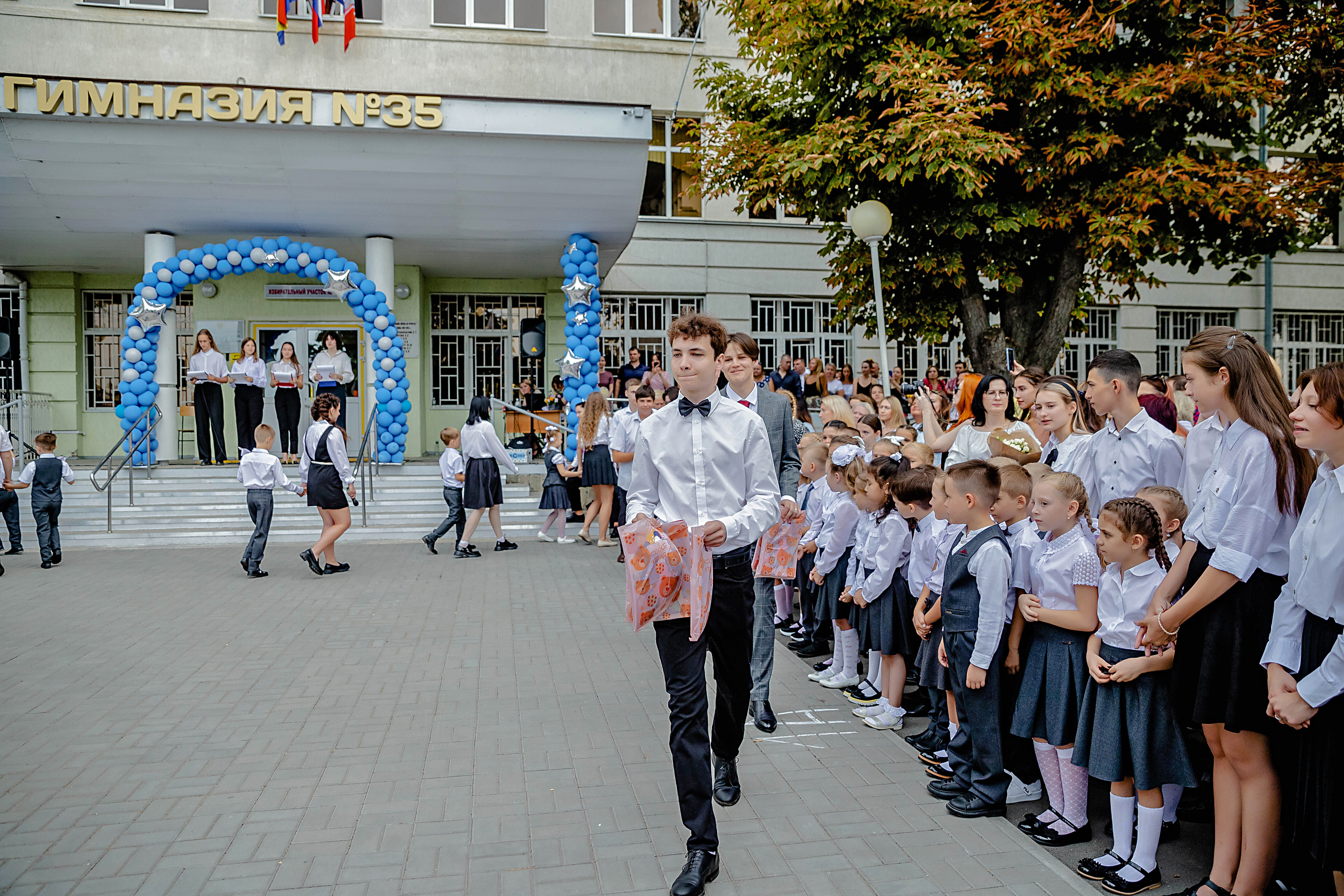 ЛИНЕЙКА ГИМНАЗИЯ 1 СЕНТЯБРЯ. Современные Выпускные Альбомы в Ростове-на-Дону