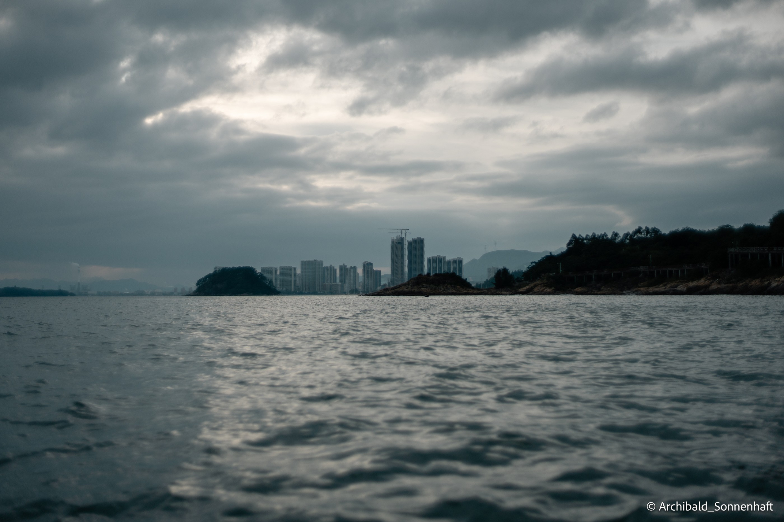 Kayaking in Huizhou, China. Photographer in Guangzhou, China. Archibald Sonnenhaft
